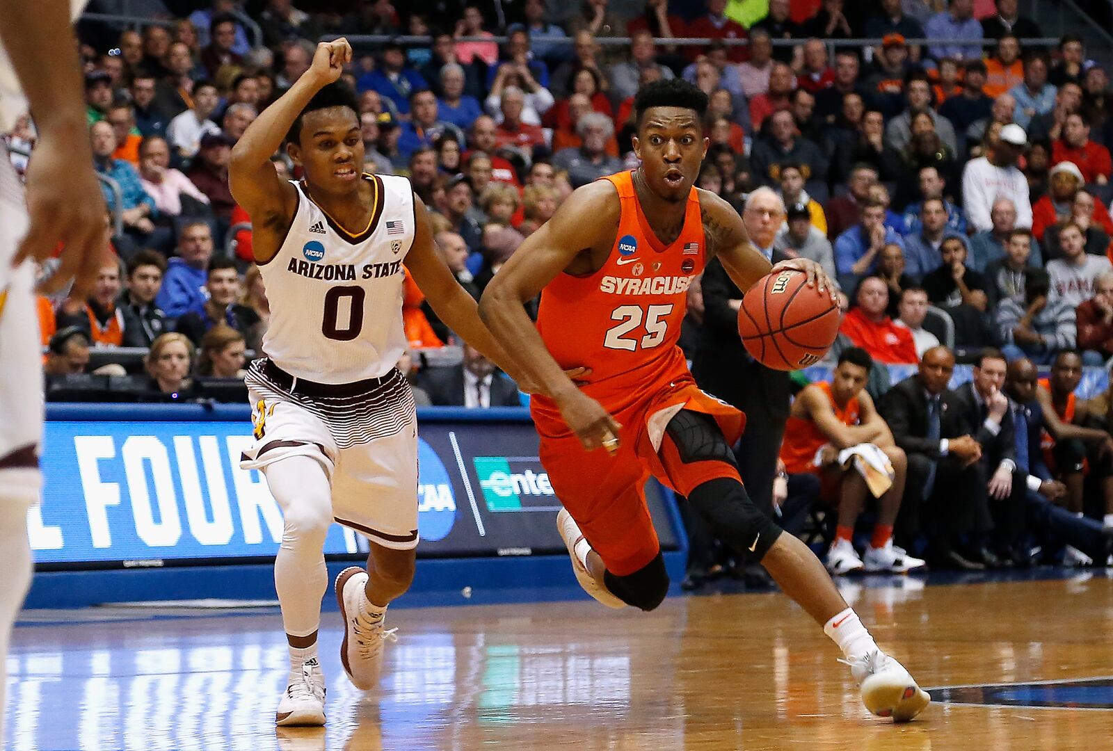 DAYTON, OH - MARCH 14: Tyus Battle #25 of the Syracuse Orange dribbles the ball against Tra Holder #0 of the Arizona State Sun Devils in the first half during the First Four of the 2018 NCAA Men’s Basketball Tournament at UD Arena on March 14, 2018 in Dayton, Ohio. (Photo by Kirk Irwin/Getty Images)