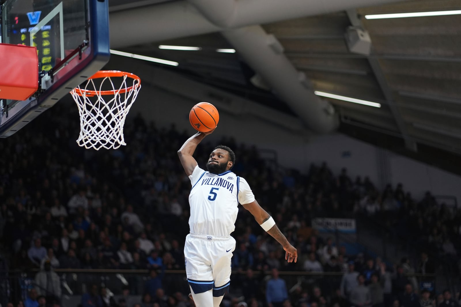 Villanova's Wooga Poplar goes up for a dunk during the second half of an NCAA college basketball game against St. John's, Wednesday, Feb. 12, 2025, in Villanova, Pa. (AP Photo/Matt Slocum)