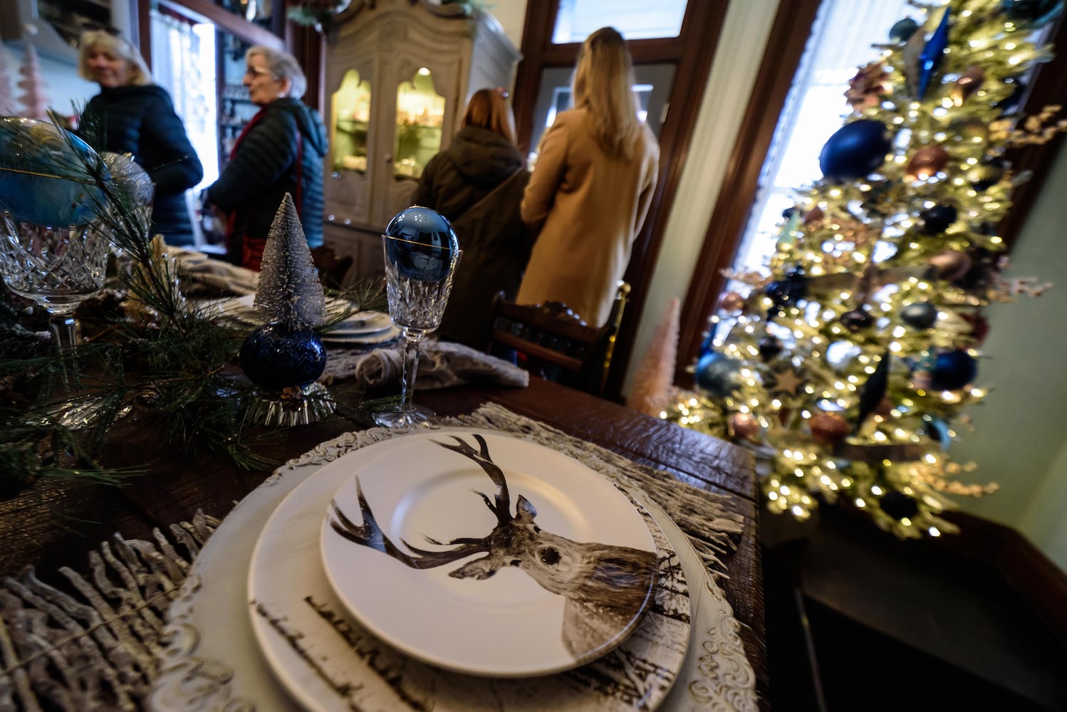 PHOTOS: A Dickens of a Christmas St. Anne’s Hill Holiday Home Tour 2024