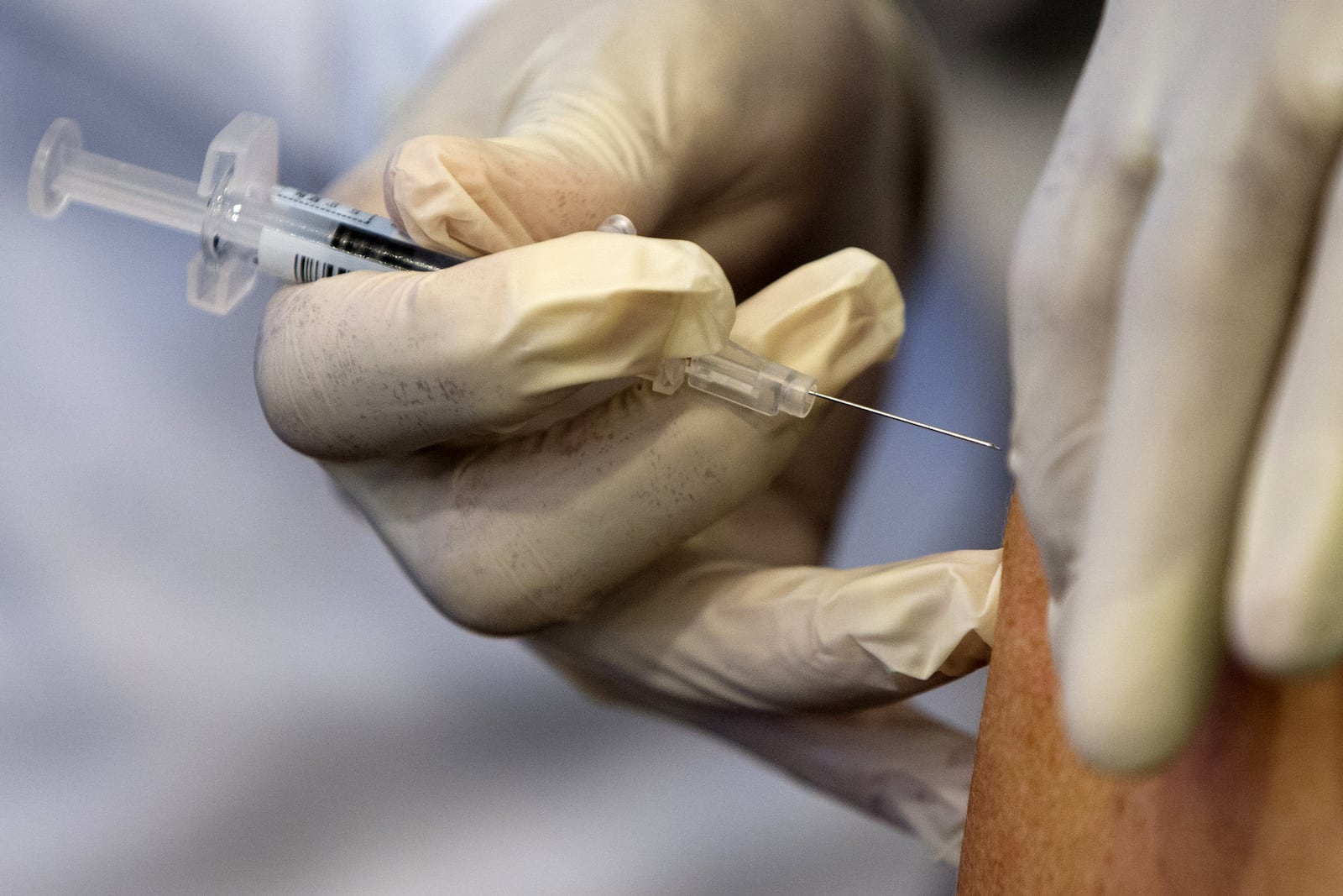 Nurse B.K. Morris gives a flu shot during a press event on the flu vaccine, Thursday, Sept. 17, 2015, at the National Press Club in Washington. (AP Photo/Jacquelyn Martin)