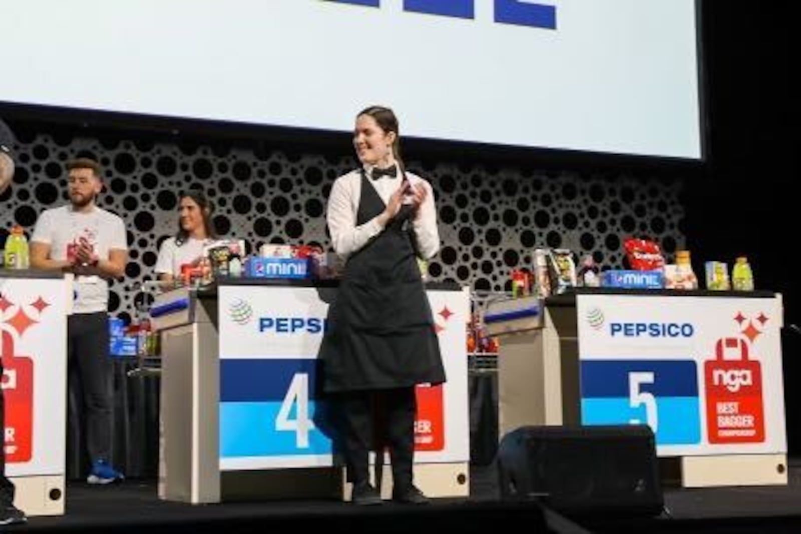 Katie West, an associate at Dorothy Lane Market’s Oakwood store and a student at Wright State University, competed Monday afternoon in the 2022 National Grocers Association’s Best Bagger National Championship in Las Vegas. West didn’t make the final round in the tournament, however, she was one of only nine qualifiers in the US to make it to the national competition.