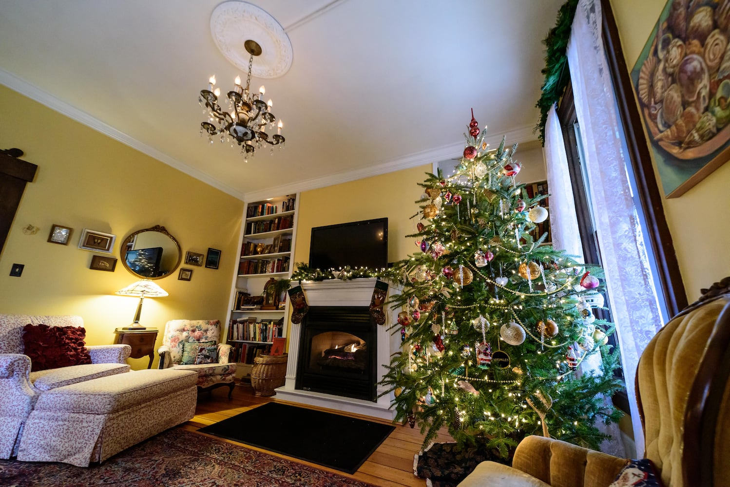 PHOTOS: A Dickens of a Christmas St. Anne’s Hill Holiday Home Tour