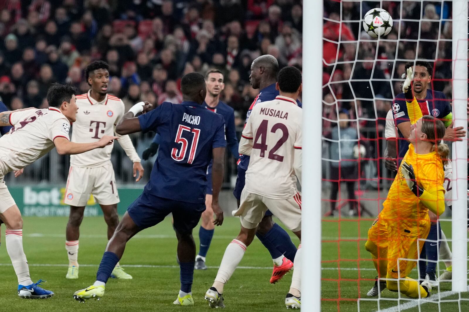 Bayern's Kim Min-jae, left, scores his side's opening goal during the Champions League opening phase soccer match between FC Bayern and Paris Saint Germain, at the Allianz Arena in Munich, Germany, Tuesday, Nov. 26, 2024.(AP Photo/Matthias Schrader)