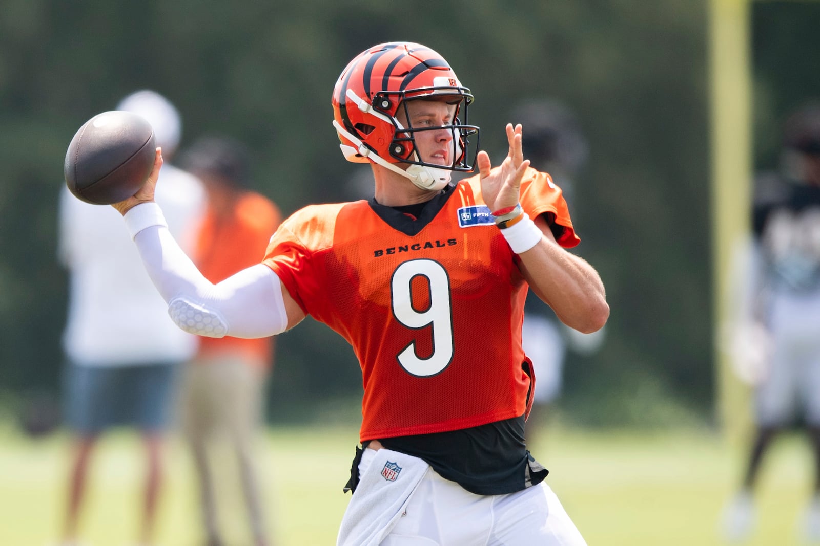 Cincinnati Bengals quarterback Joe Burrow throws a pass during the NFL football team's training camp Monday, Aug. 5, 2024, in Cincinnati. (AP Photo/Emilee Chinn)