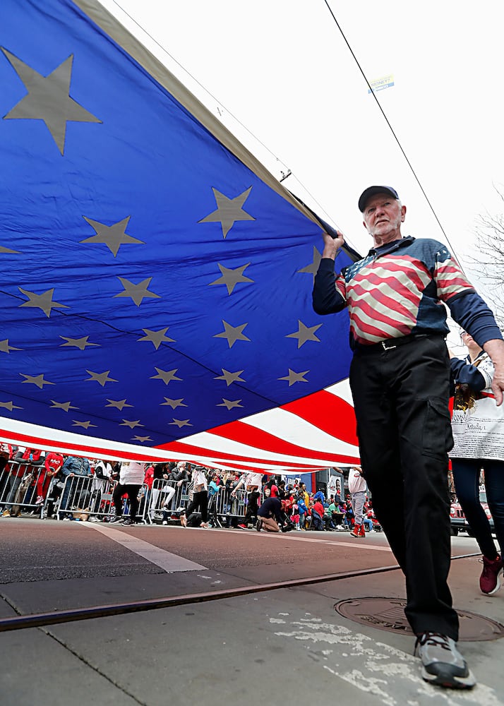 PHOTOS: Cincinnati Reds Opening Day Parade