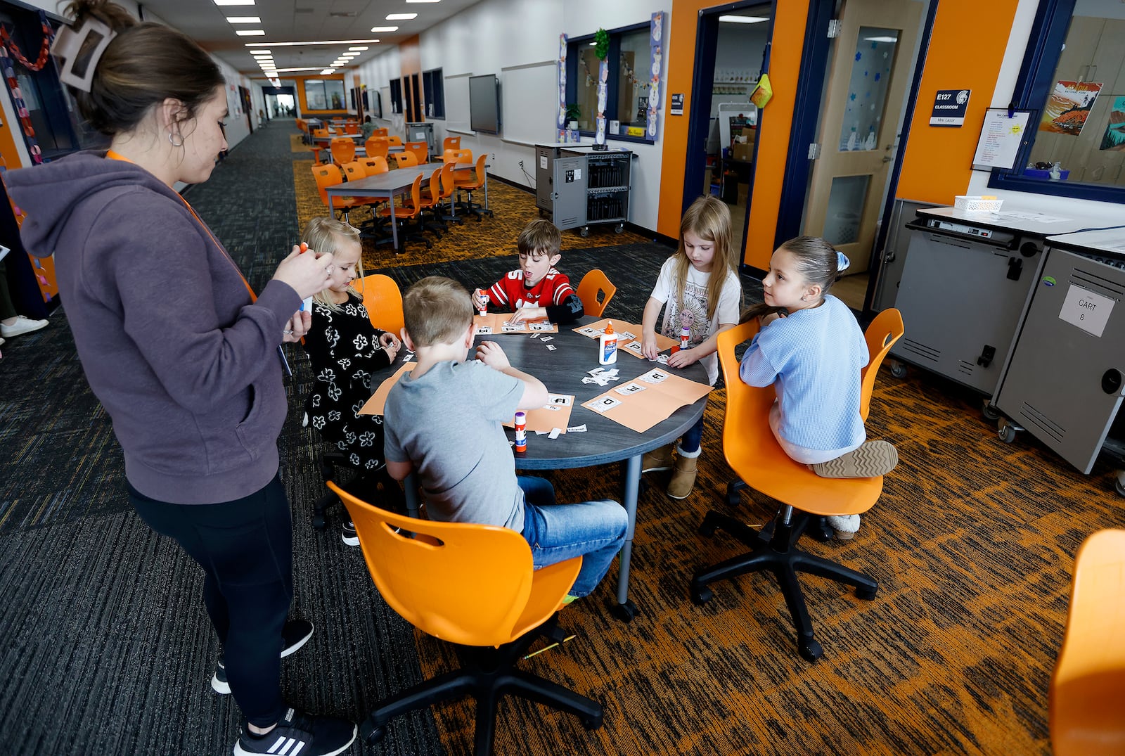 A teacher works with kindergarten students at the new Valley View elementary building. MARSHALL GORBY\STAFF