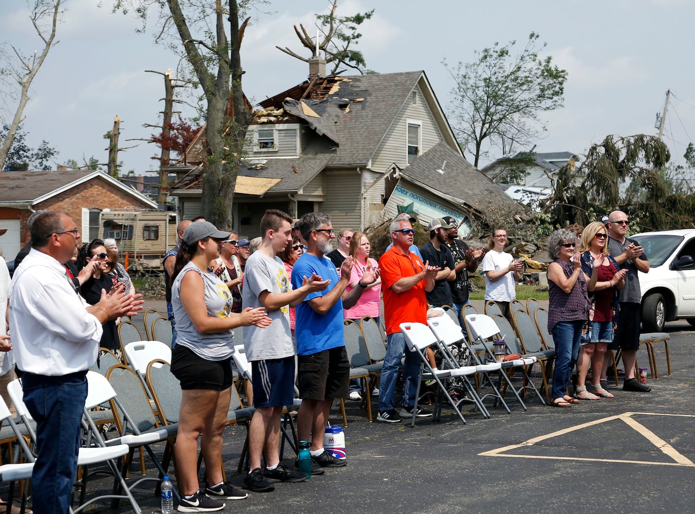 Local church hosts Sunday service outside after tornado