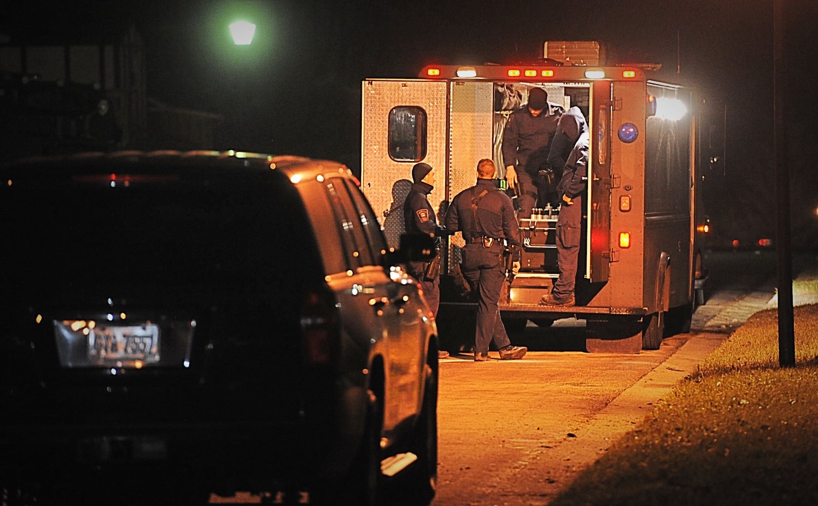 PHOTOS: Springfield standoff ends