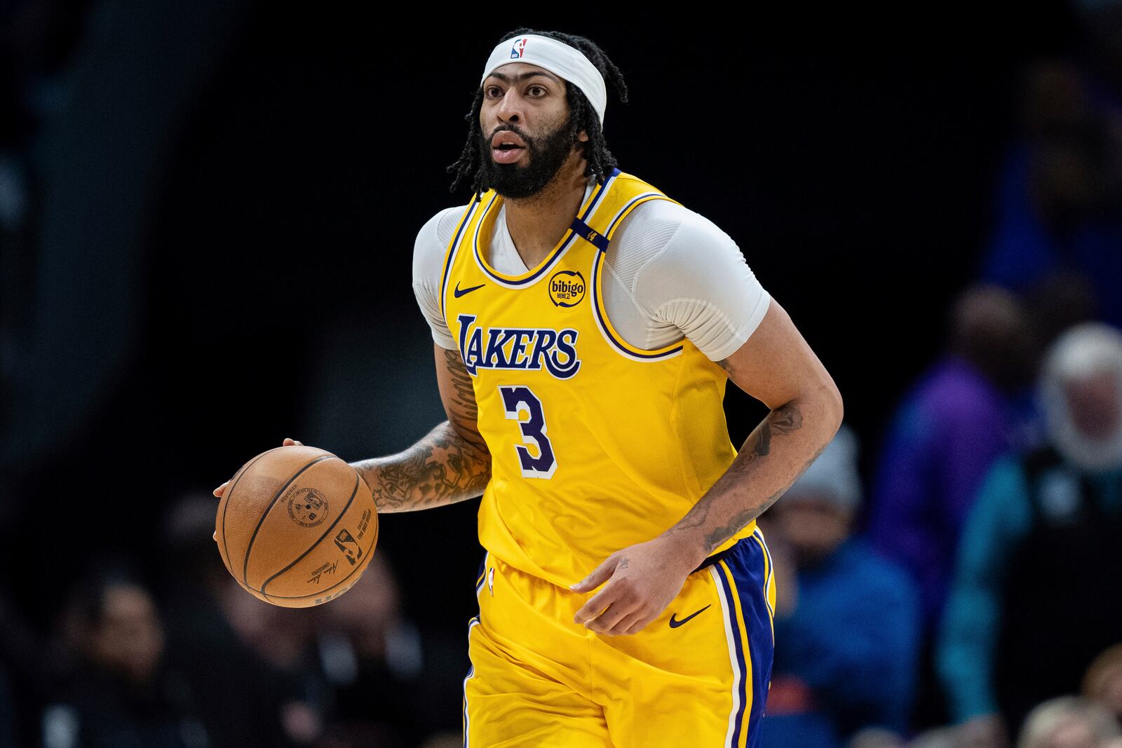 Los Angeles Lakers forward Anthony Davis brings the ball upcourt during the second half of an NBA basketball game against the Charlotte Hornets, Monday, Jan. 27, 2025, in Charlotte, N.C. (AP Photo/Jacob Kupferman)