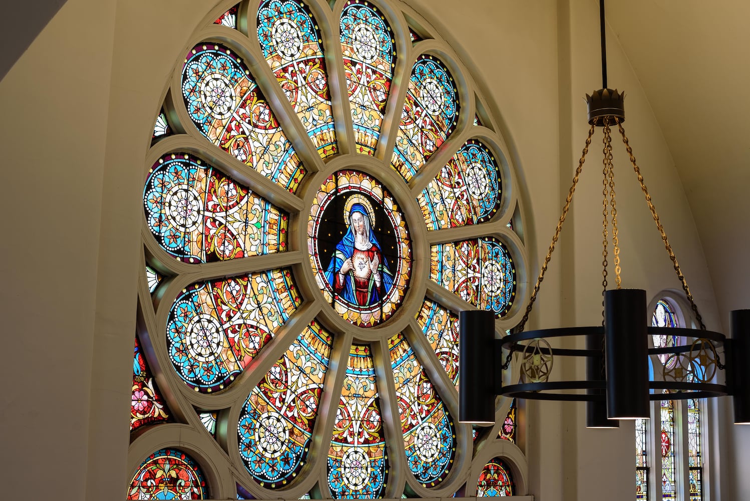 PHOTOS: A look inside Nhà Thờ Thánh Tâm (Sacred Heart Church) in downtown Dayton decorated for Christmas