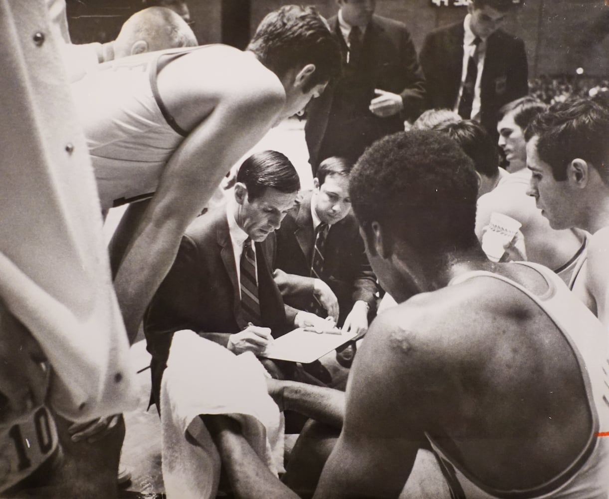 Dayton Flyers basketball archive