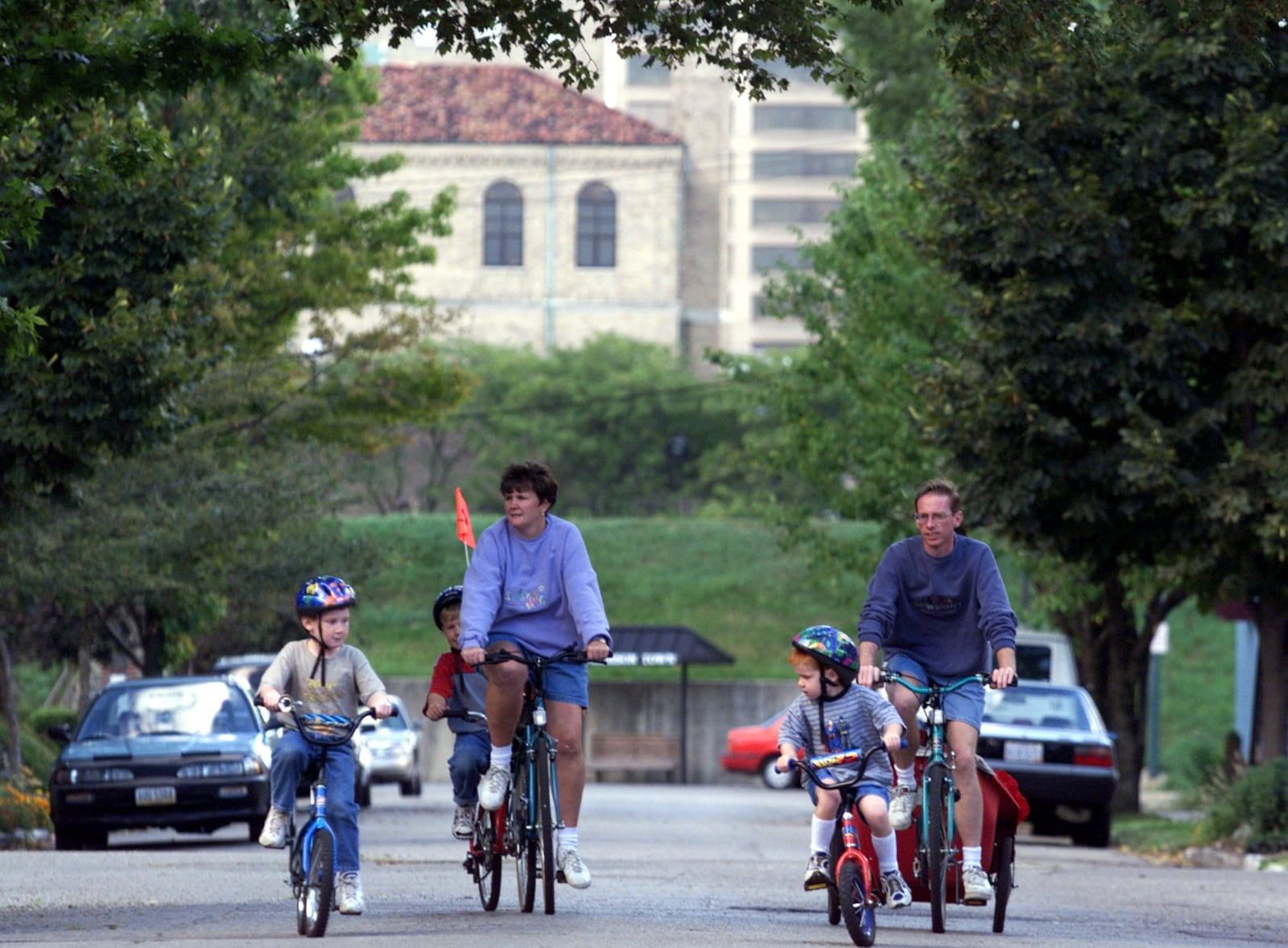 Photographed in 2000, Donna and Buddy LaChance ride with their children Nathan, 6, Evan,7, Noah,4, and Adrienne, 2. 2000 STAFF FILE PHOTO