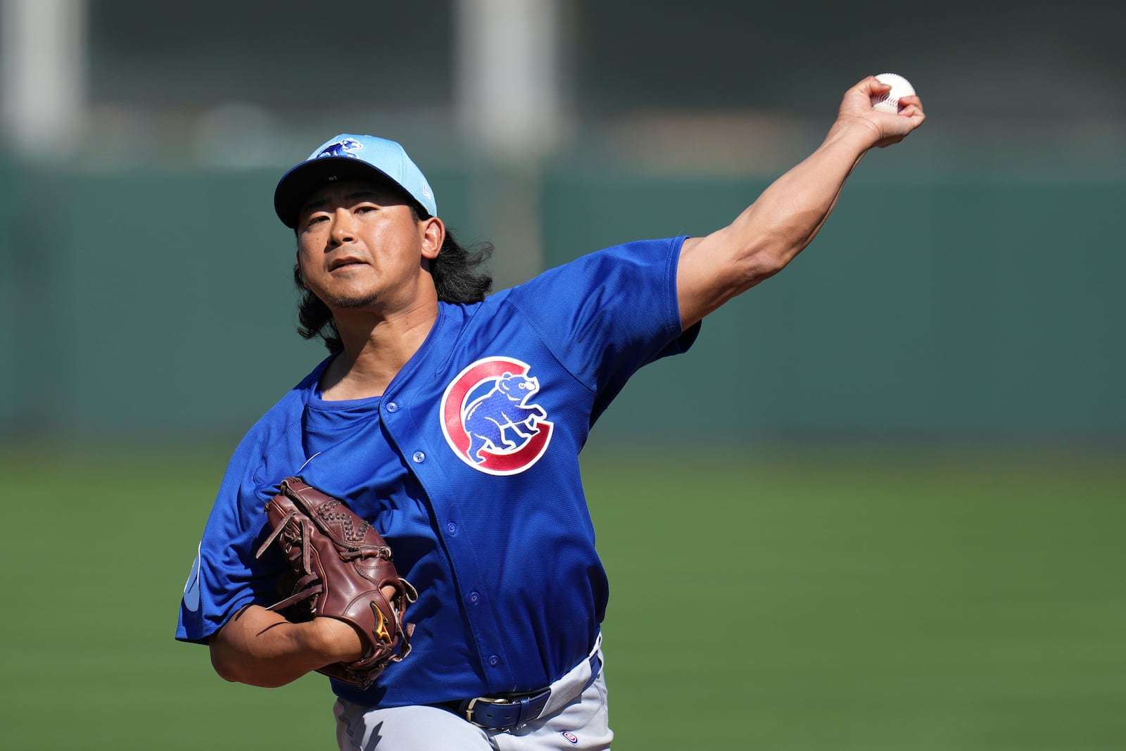 Chicago Cubs starting pitcher Shota Imanaga, of Japan, warms up during the second inning of a spring training baseball game against the San Francisco Giants, Wednesday, Feb. 26, 2025, in Scottsdale, Ariz. (AP Photo/Ross D. Franklin)