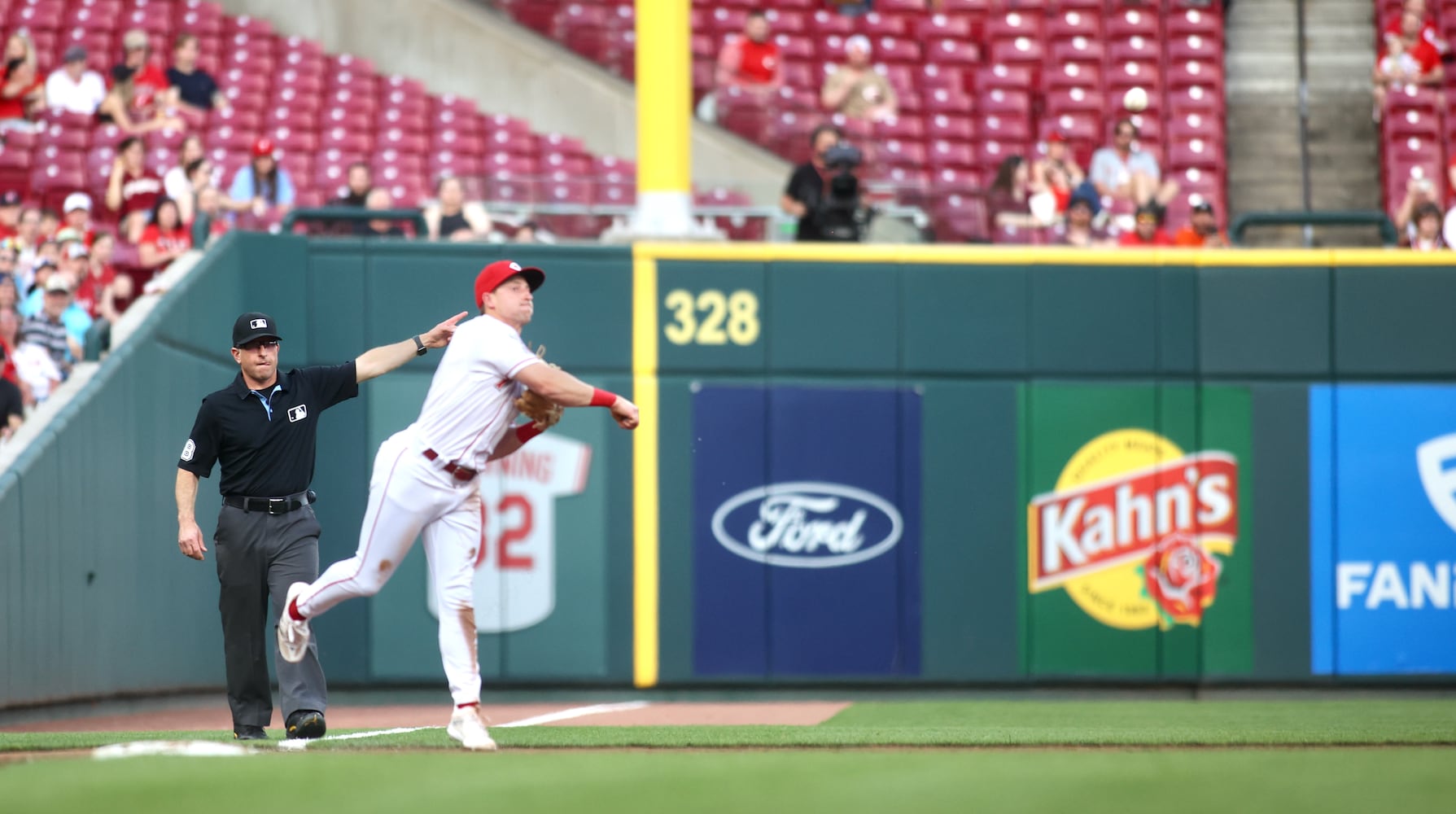 Reds vs. Phillies