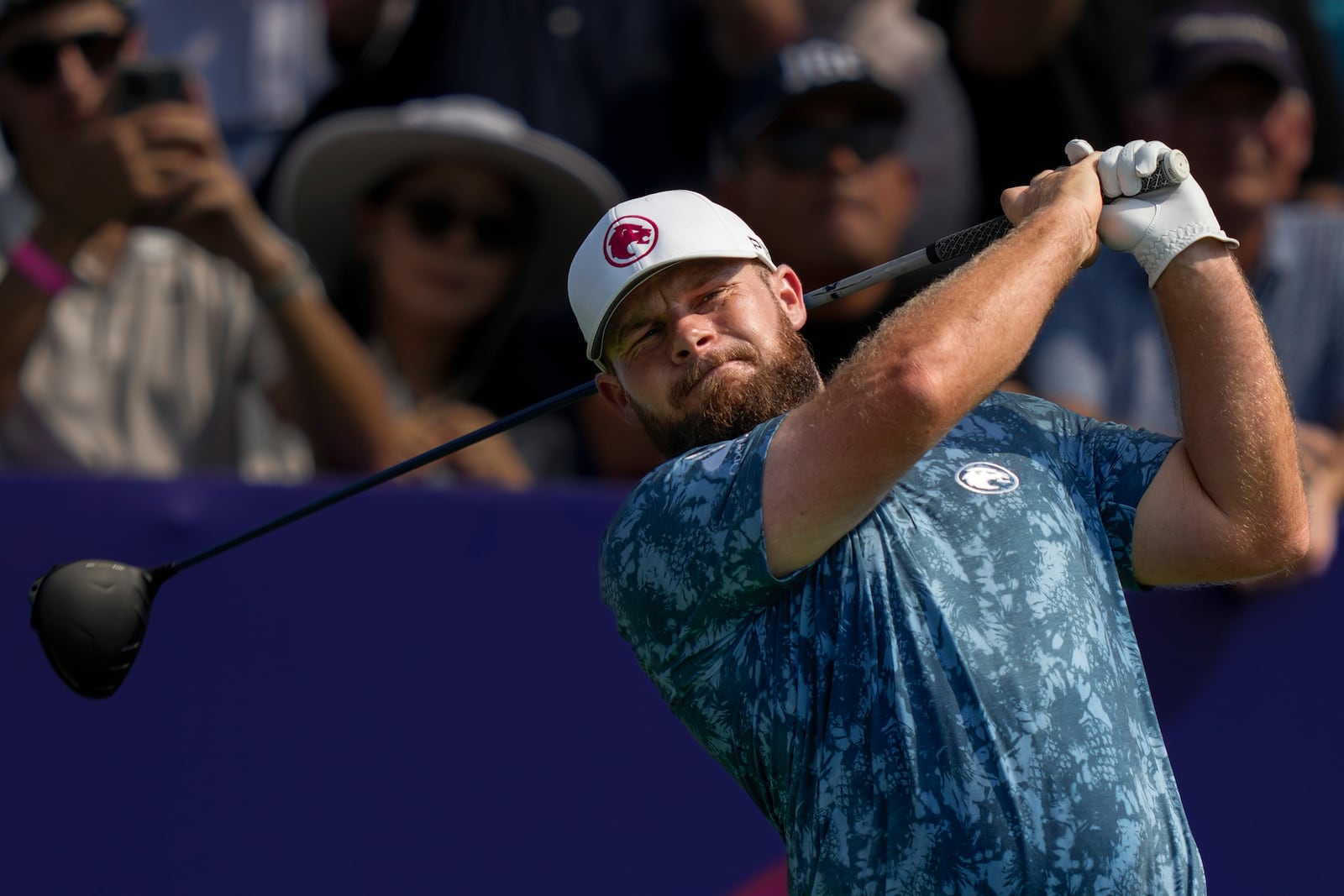 Tyrell Hatton of England hits off the first tee during the first round of World Tour Golf Championship in Dubai, United Arab Emirates, Thursday, Nov. 14, 2024. (AP Photo/Altaf Qadri)