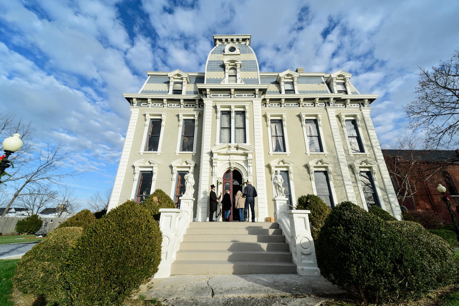 PHOTOS: A Dickens of a Christmas St. Anne’s Hill Holiday Home Tour 2024