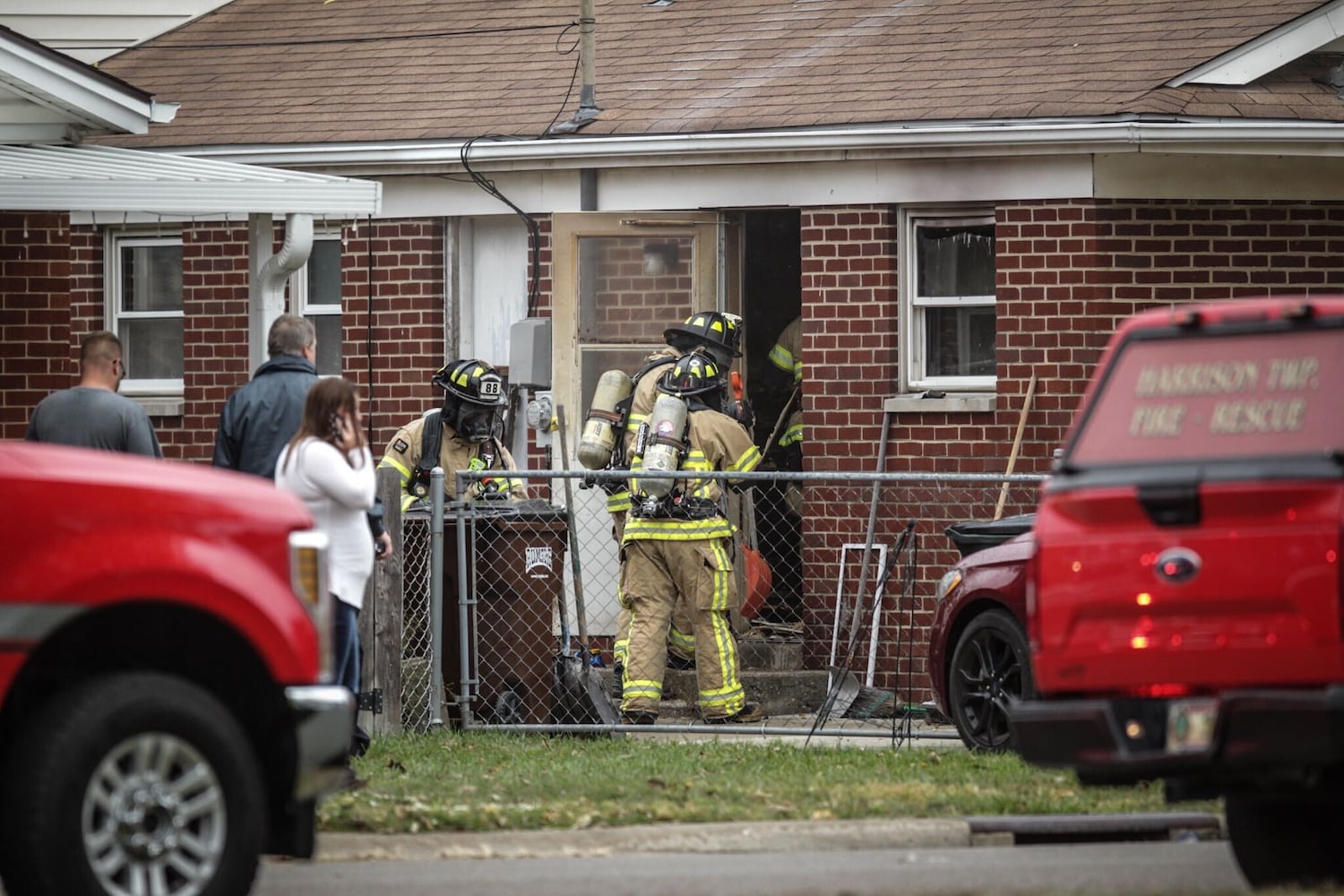 Residents escape, cat dies in Oneida Avenue house fire