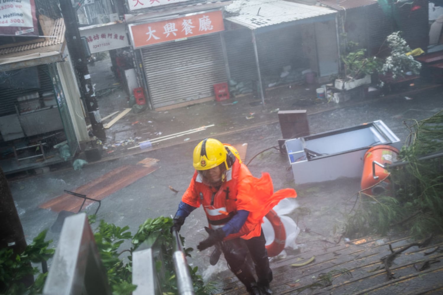 Photos: Typhoon Mangkhut batters southern China, Hong Kong, Philippines