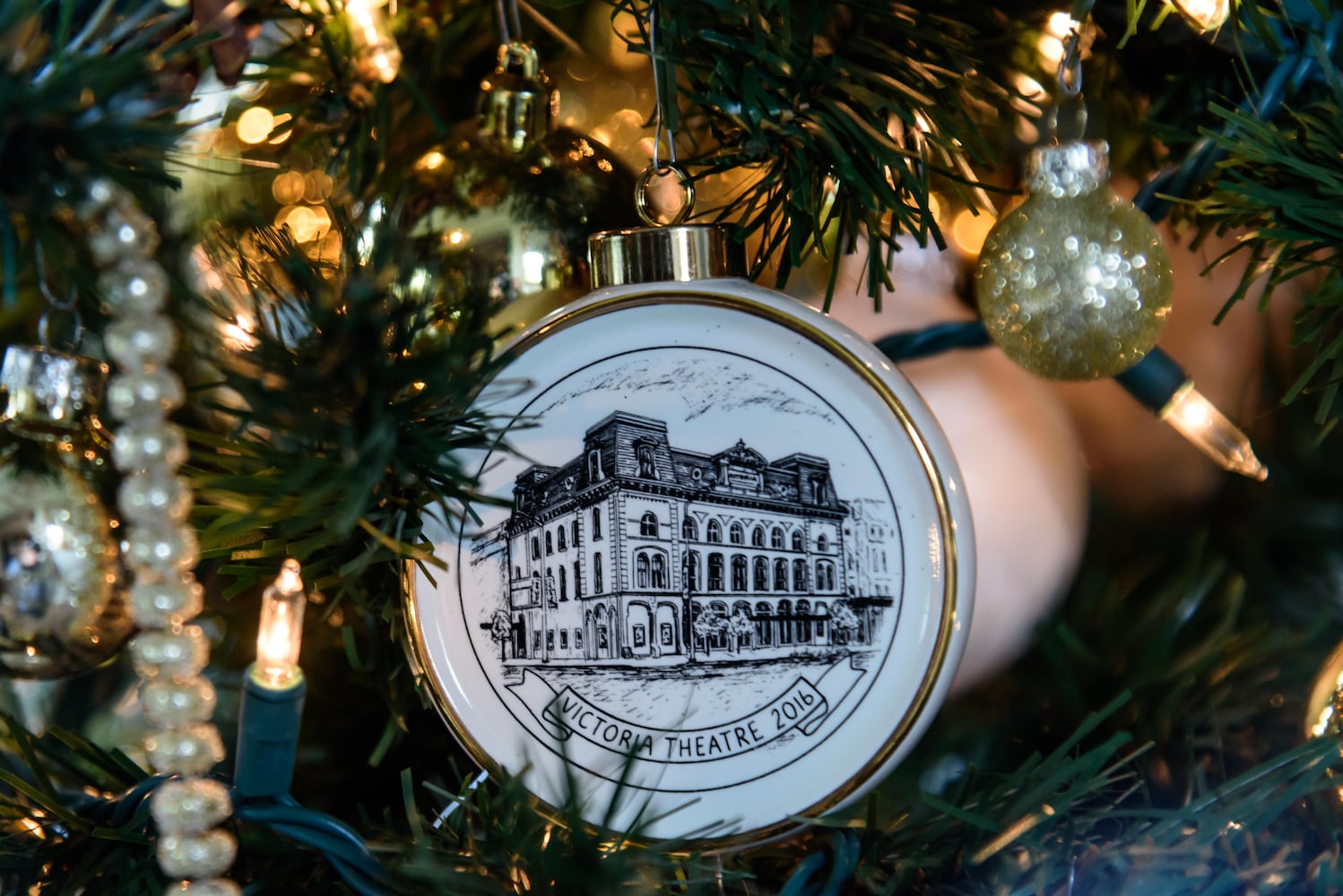 PHOTOS: A Dickens of a Christmas St. Anne’s Hill Holiday Home Tour