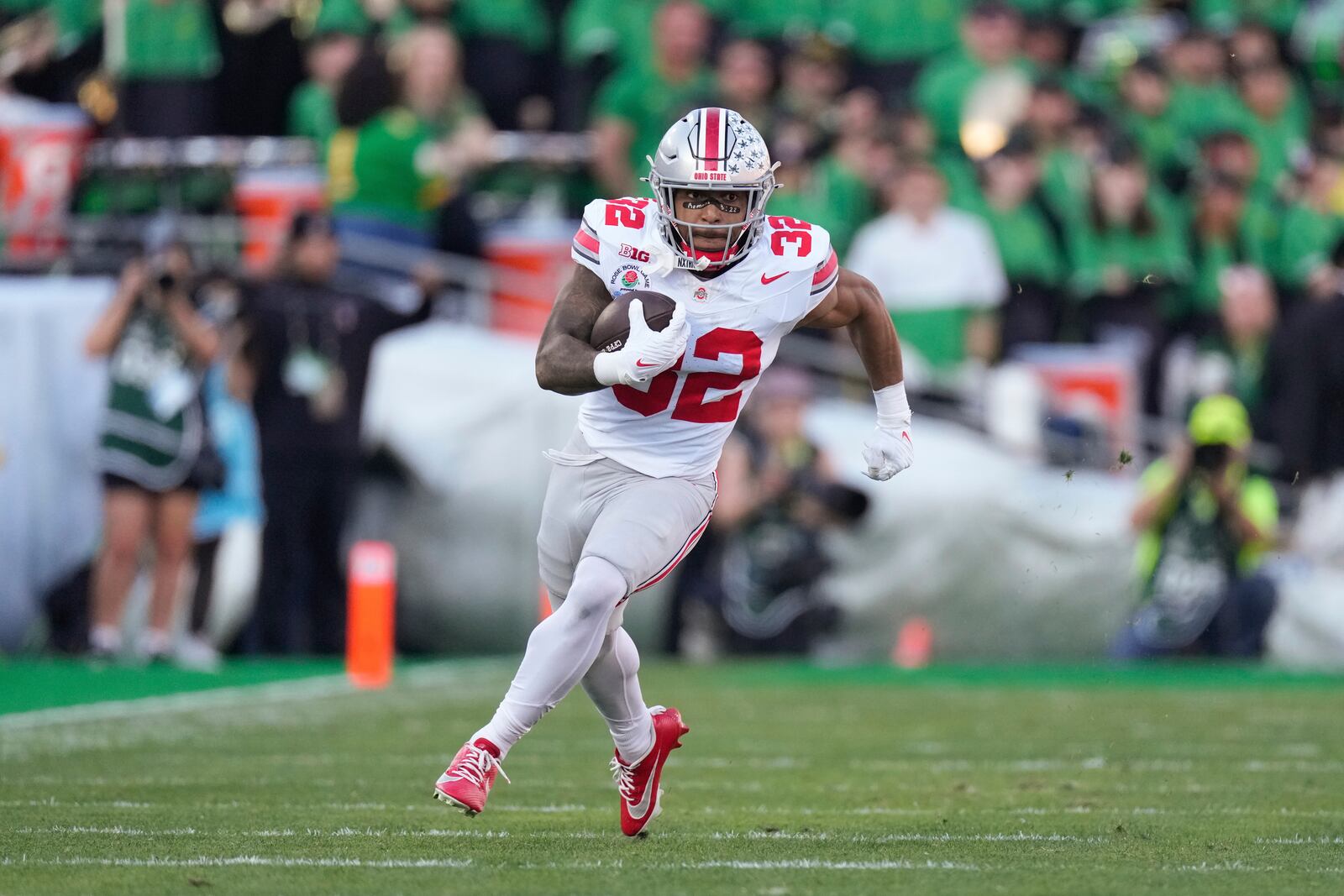 Ohio State running back TreVeyon Henderson (32) runs for a touchdown against Oregon during the first half in the quarterfinals of the Rose Bowl College Football Playoff, Wednesday, Jan. 1, 2025, in Pasadena, Calif. (AP Photo/Mark J. Terrill)