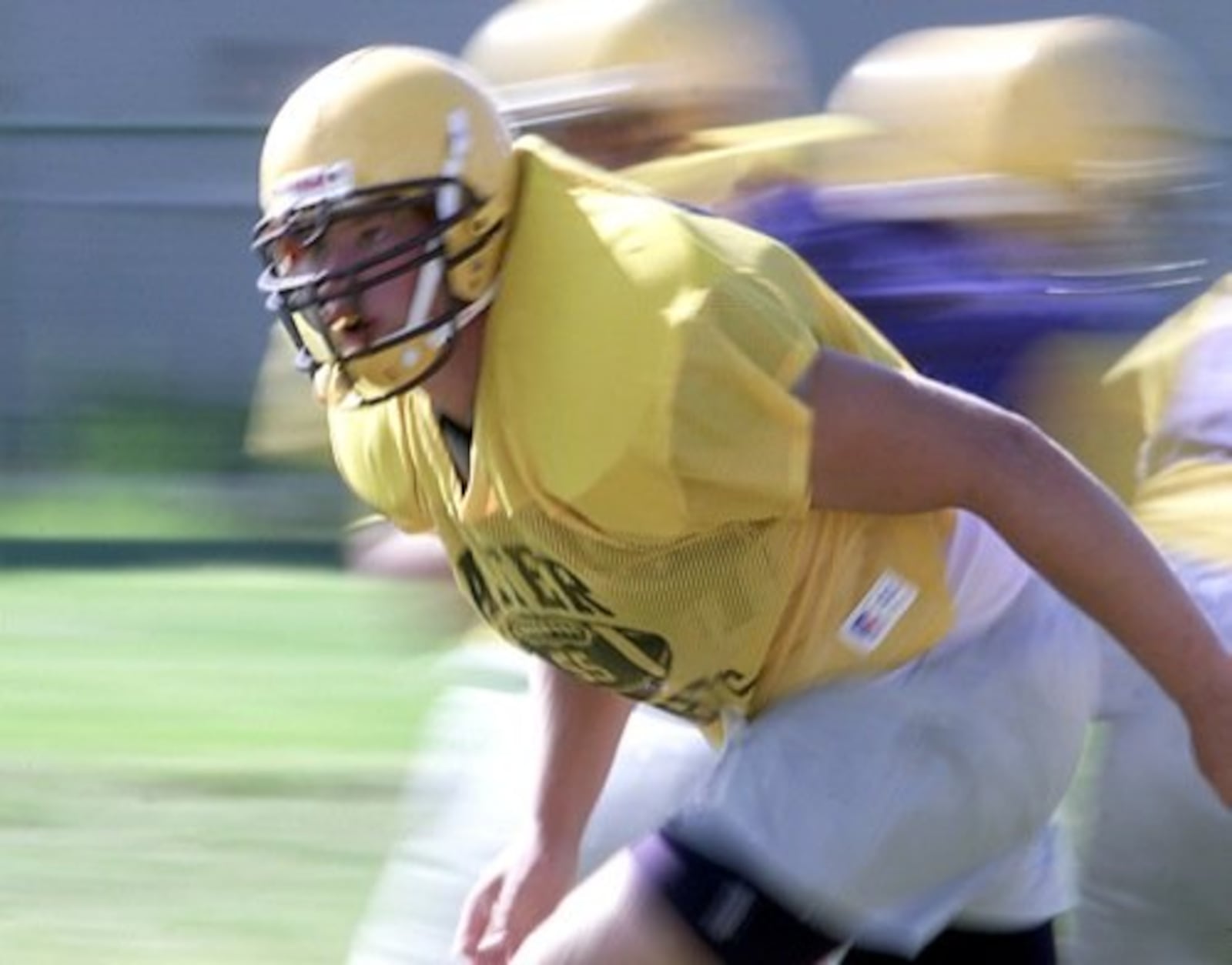 Alter's Nick Mangold rushes into the defensive line during practice with the Knights on Aug. 20, 2001.