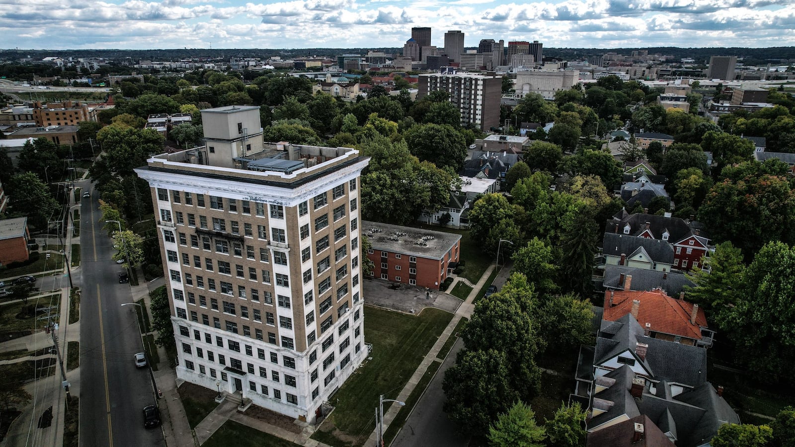 The Commodore Apartments at 522 Grand Ave.  JIM NOELKER/STAFF