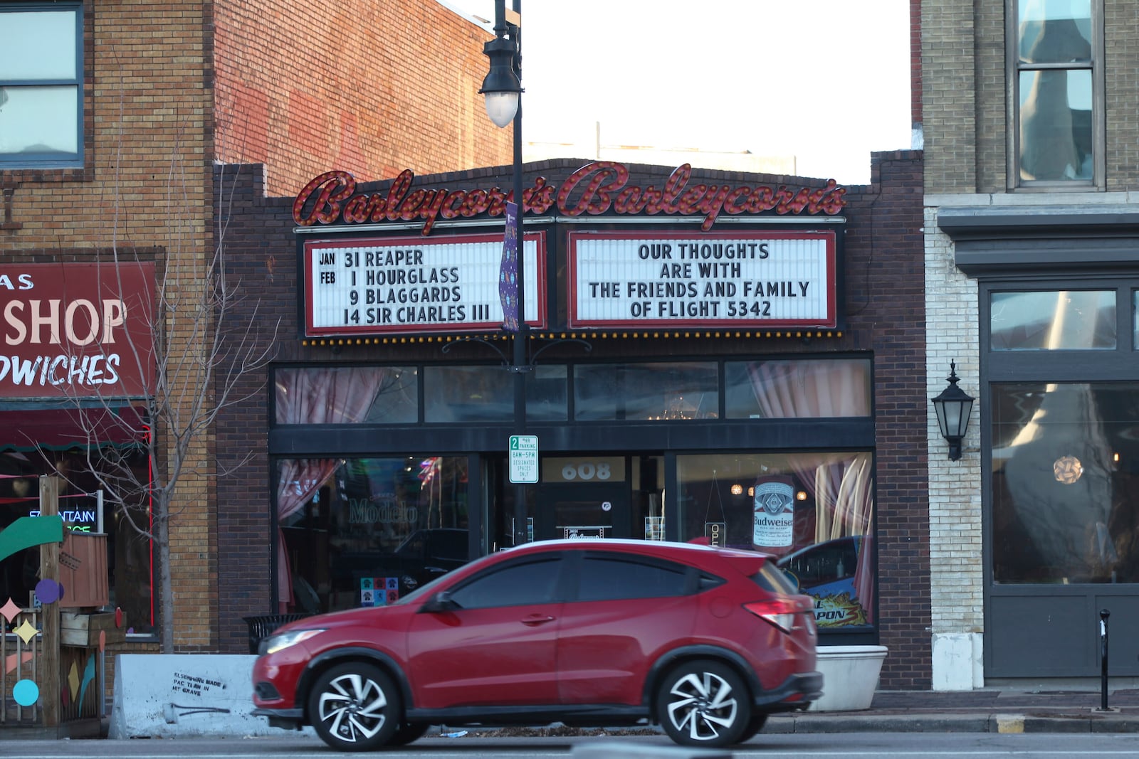 Barleycorn's, a restaurant, bar and live music venue, uses its marquee to express its sympathy for friends and family of the victims of a deadly crash involving a commercial airliner flying from Wichita and an Army helicopter in Washington, Friday, Jan. 31, 2025, in Wichita, Kansas. (AP Photo/John Hanna)