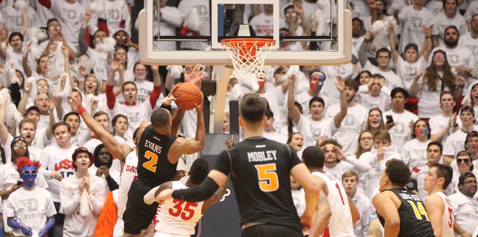 Virginia Commonwealth's Marcus Evans scores with six seconds to play to beat Dayton on Saturday, Feb. 16, 2019, at UD Arena.