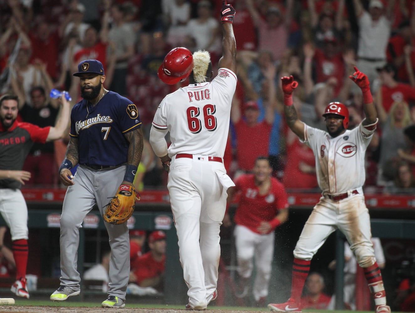 Photos: Reds beat Brewers on wild play in 11th