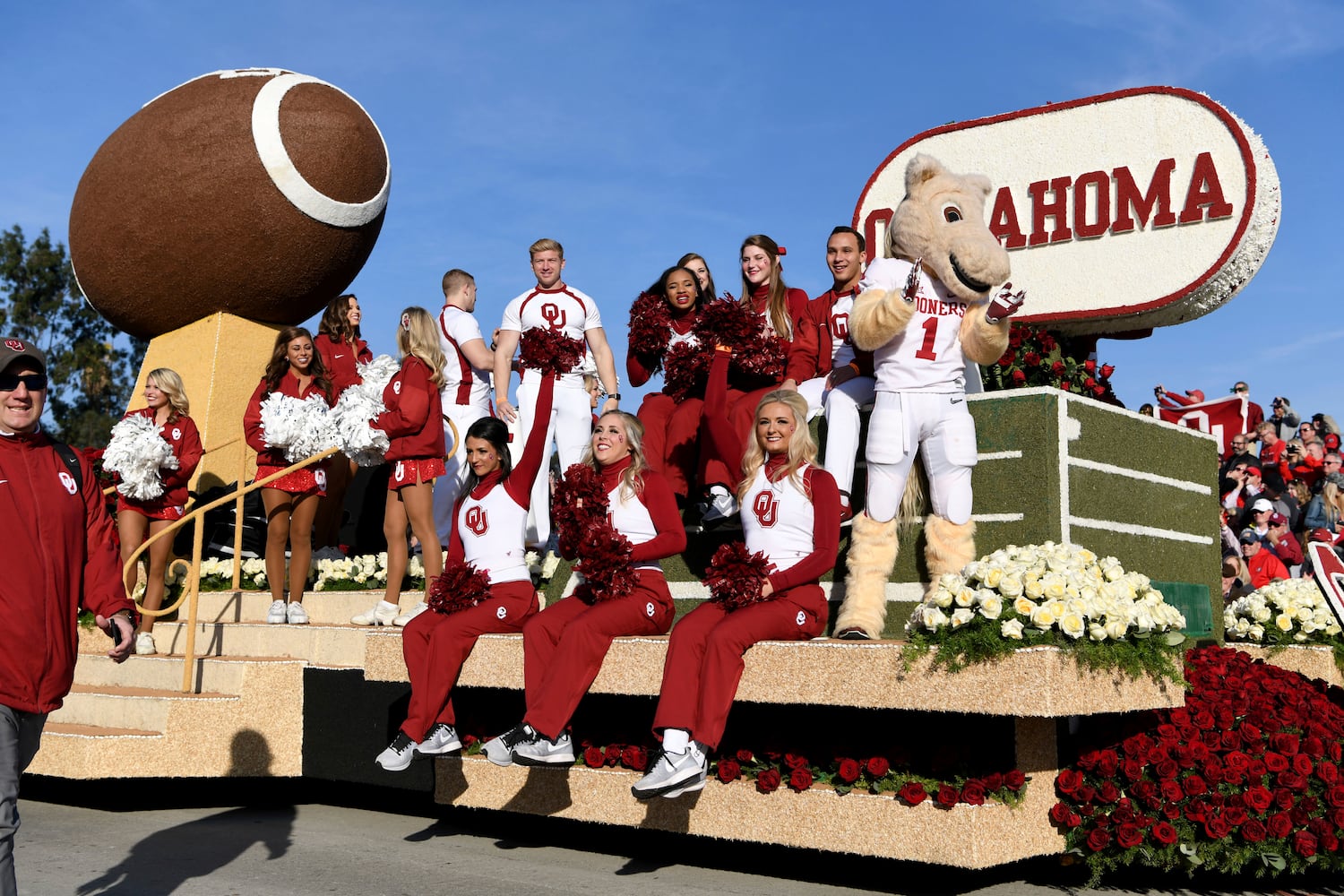 Photos: 2018 Rose Bowl parade