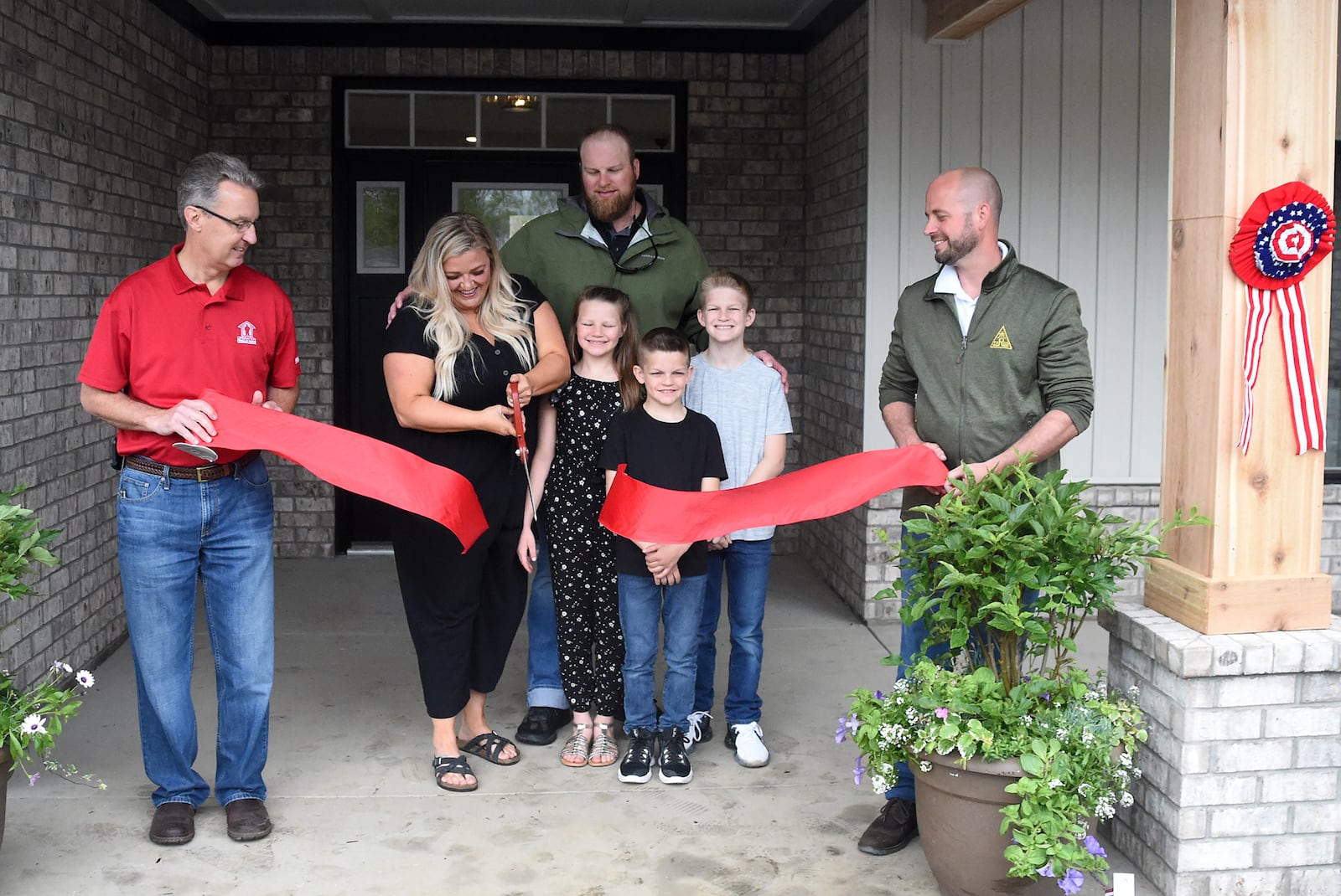 Rusty Carroll, Executive Director, Operation FINALLY HOME, The Zurn Family, Josh Dungan of JM Dungan Custom Homes as the family cuts the ribbon at their new home.