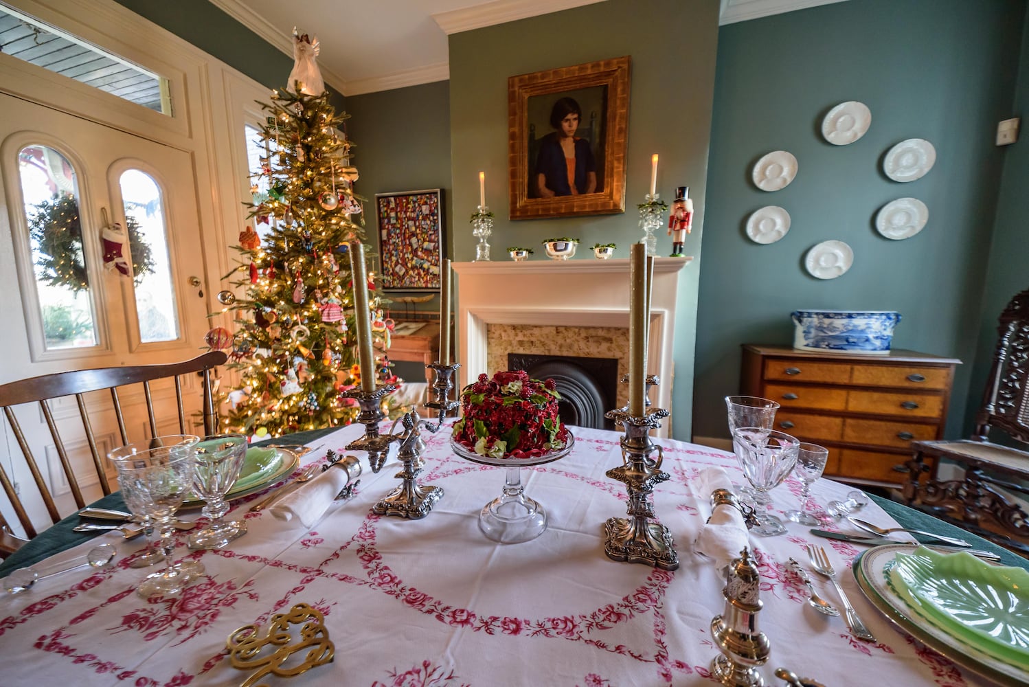 PHOTOS: A Dickens of a Christmas St. Anne’s Hill Holiday Home Tour 2024