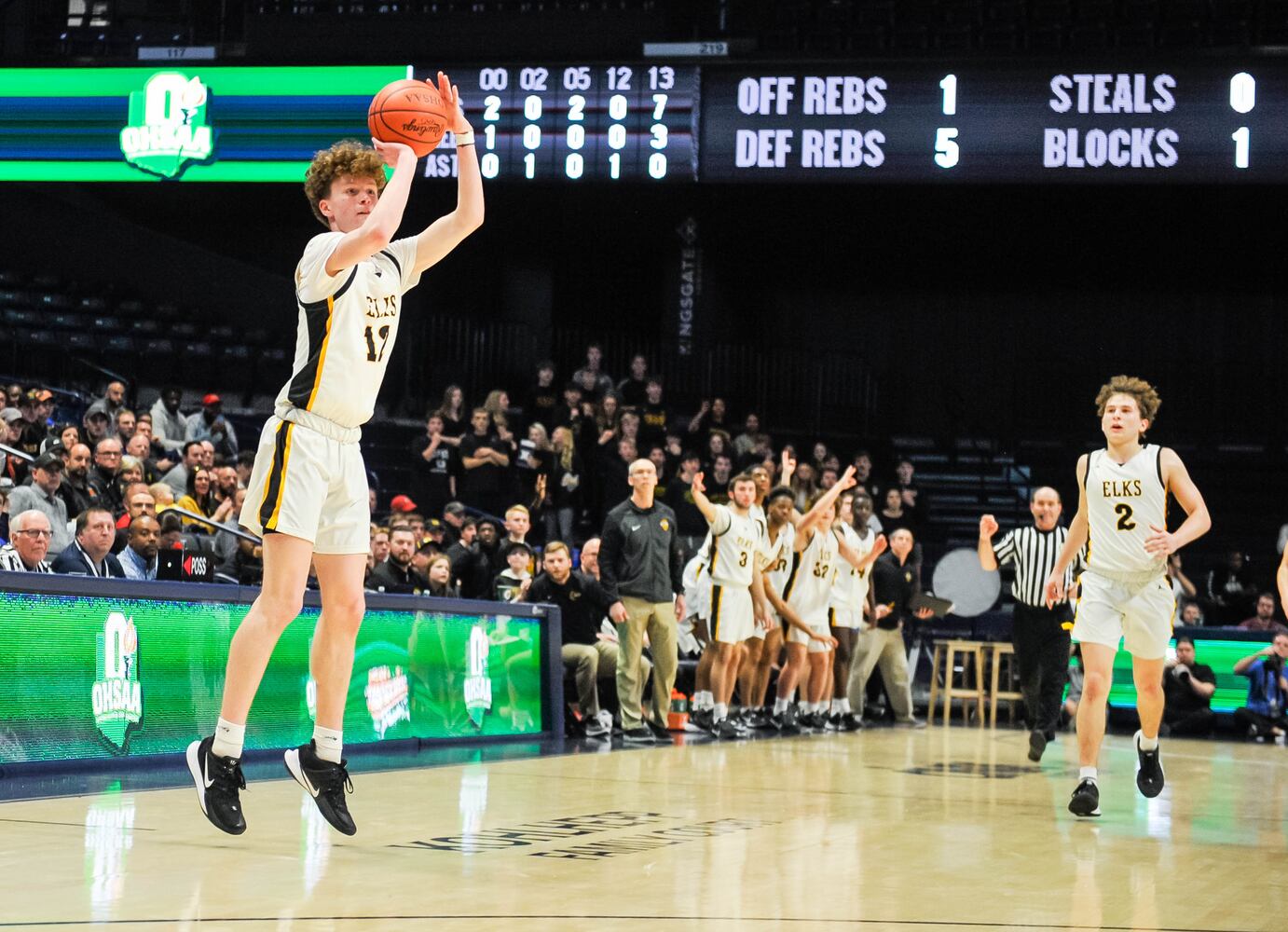 Centerville beats Lakota West in D1 boys district basketball final