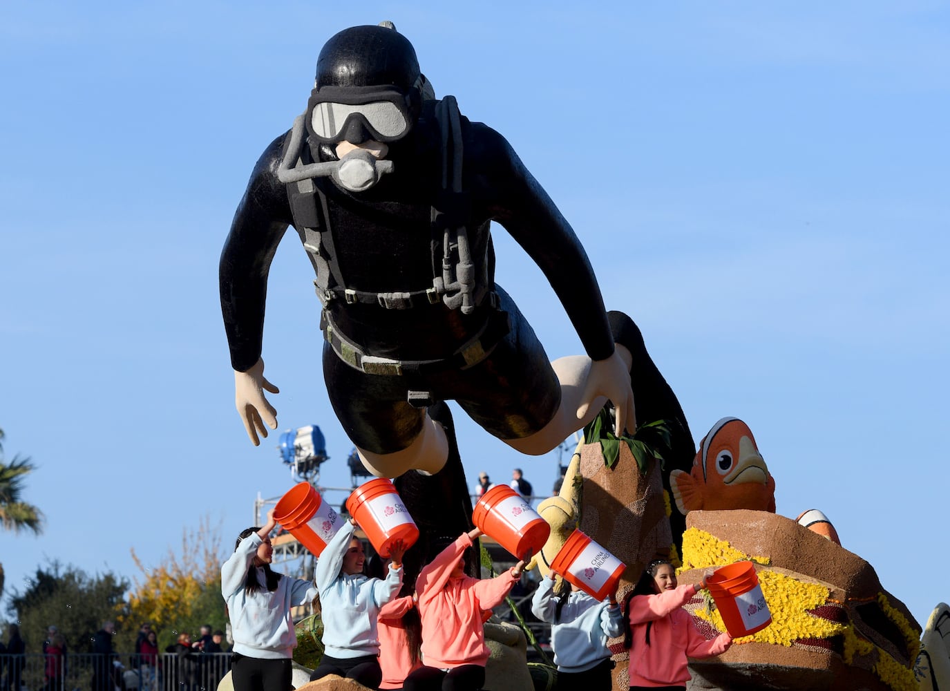 Photos: 2018 Rose Bowl parade