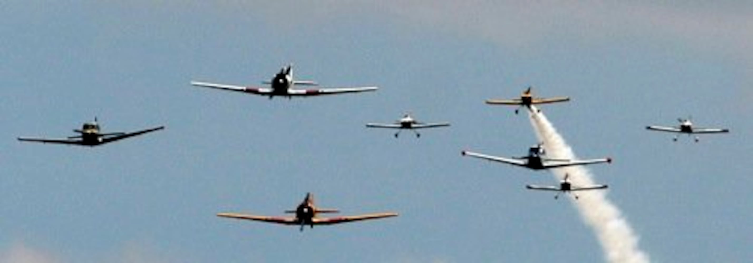 Aircraft fly-in at Moraine Airpark