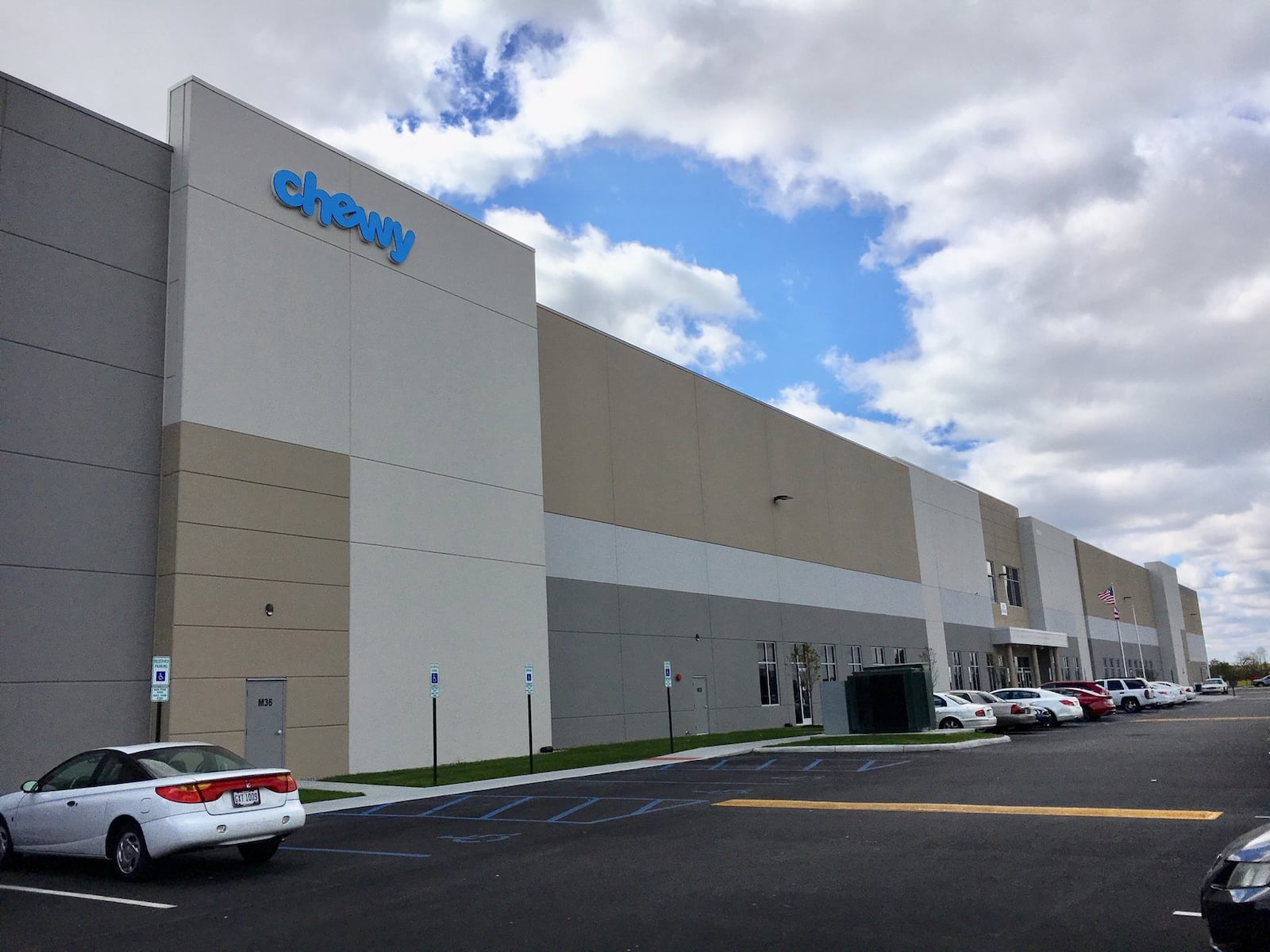 The nearly 700,000-square-foot Chewy fulfillment center in Dayton is expected to have 1,200 employees. THOMAS GNAU/STAFF