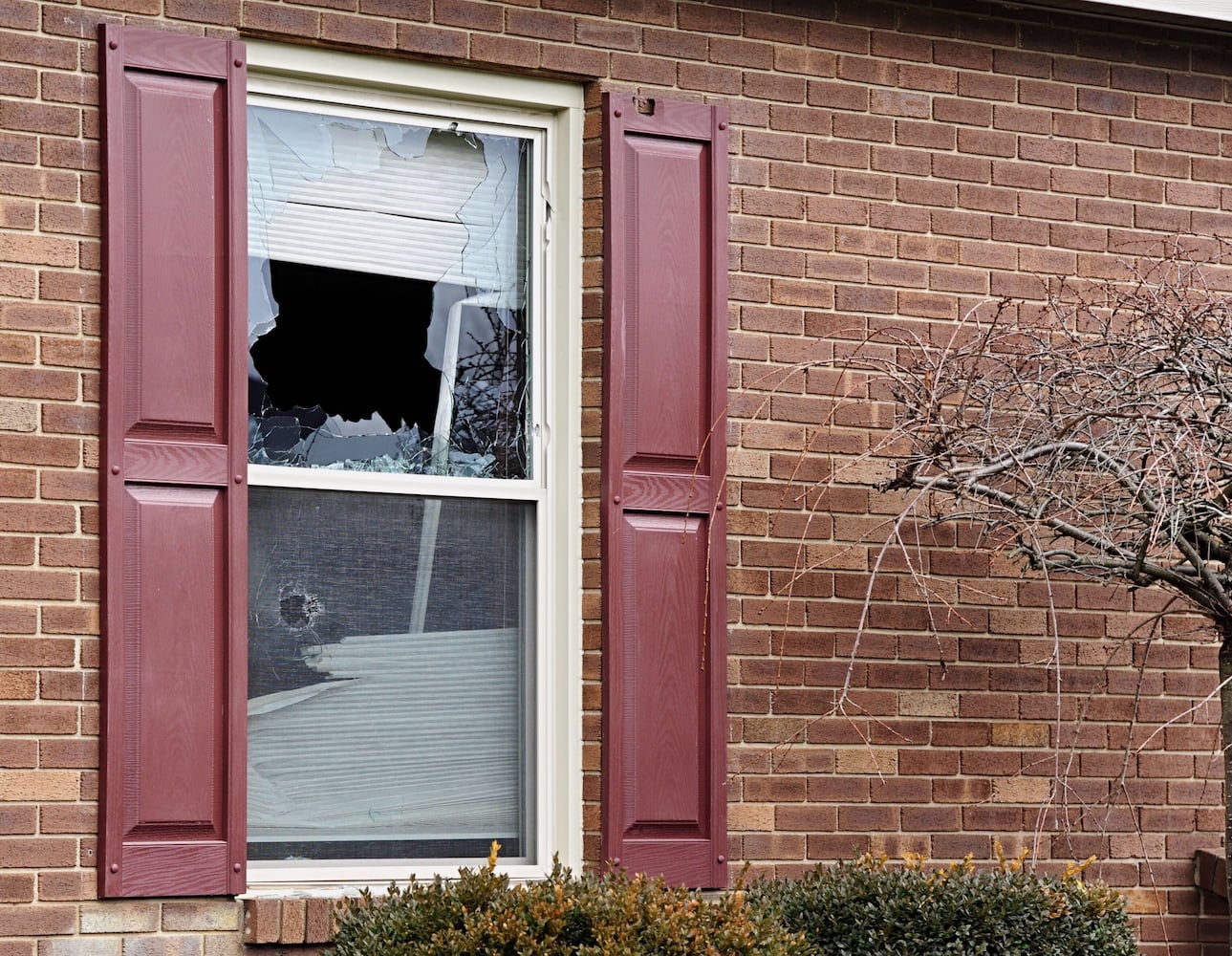 PHOTOS: Investigation continues after Springfield standoff