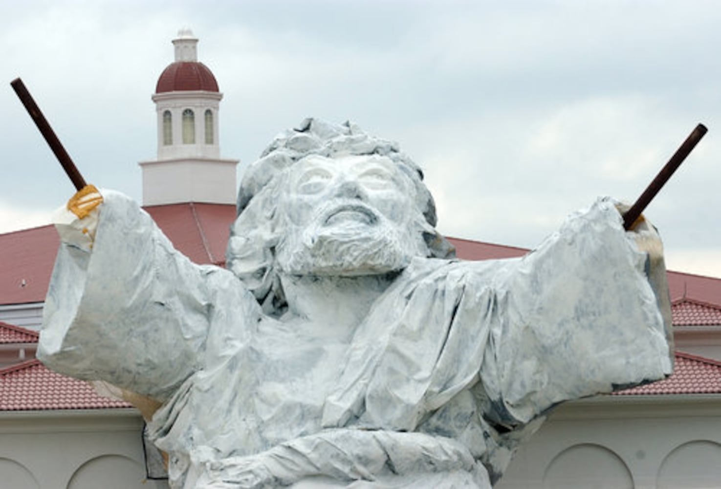 'Touchdown Jesus' statue in photos