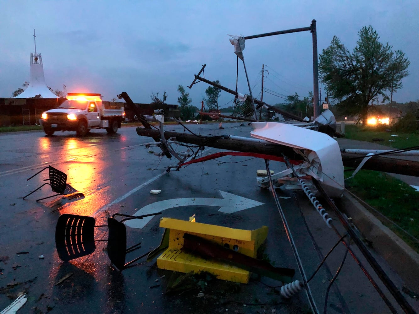 Photos: Deadly tornadoes sweep through Missouri