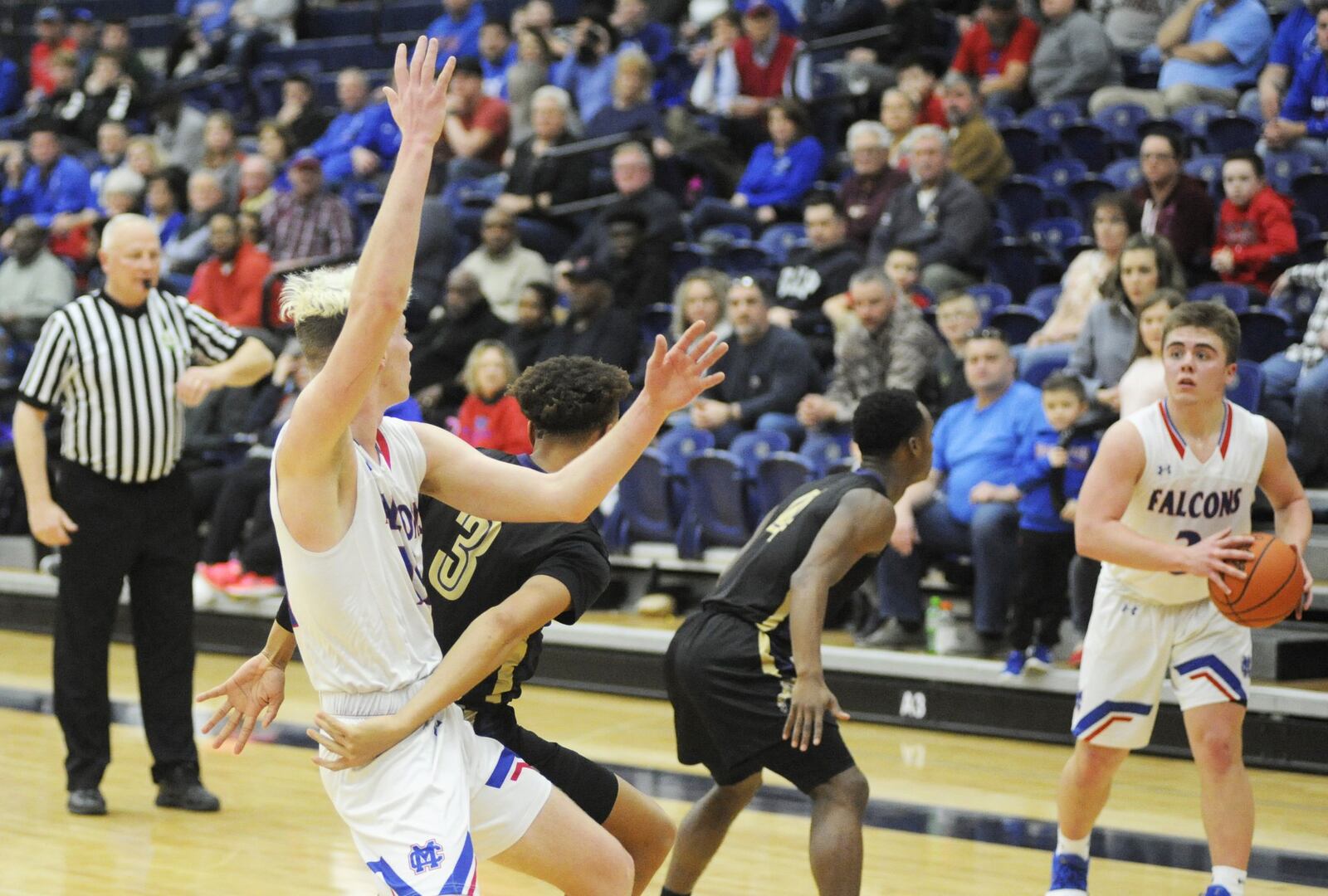 Eric Middlebrook (3) of Thurgood closes on Massie’s Thomas Myers (left). Thurgood Marshall defeated Clinton-Massie 68-51 in a D-II boys high school basketball sectional semifinal at Trent Arena on Tuesday, Feb. 26, 2019. MARC PENDLETON / STAFF