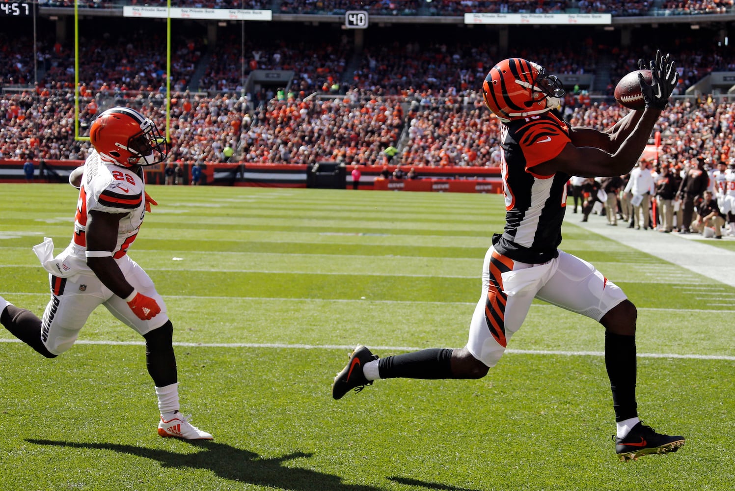 Bengals get first win of year in laugher at Cleveland