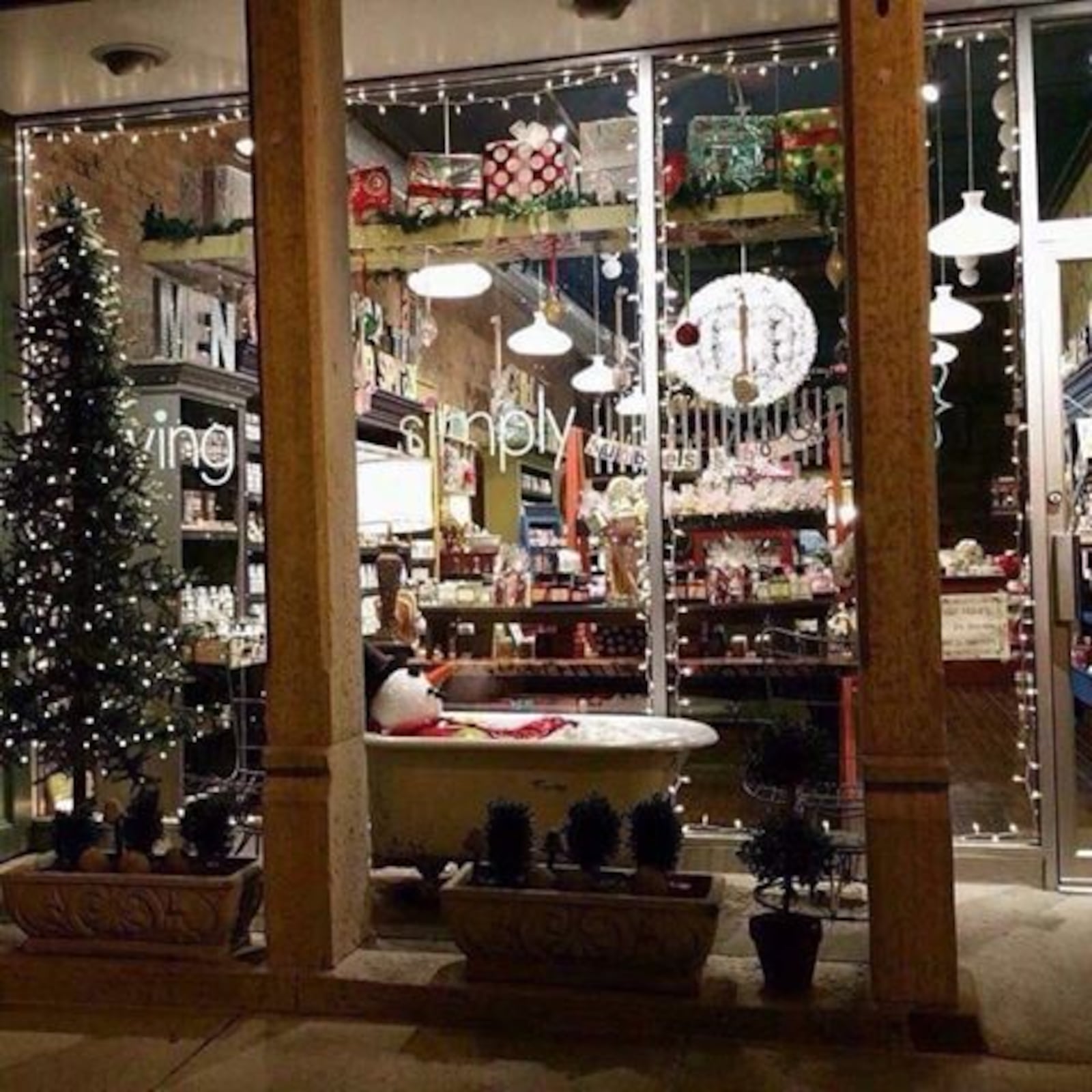 The annual tradition of Yuletide Winter’s Gathering returns to Tipp City’s historical downtown this weekend on Saturday, Nov. 10 and Sunday, Nov. 11 as local business owners show off their shops, restaurants and other offerings. CONTRIBUTED PHOTO