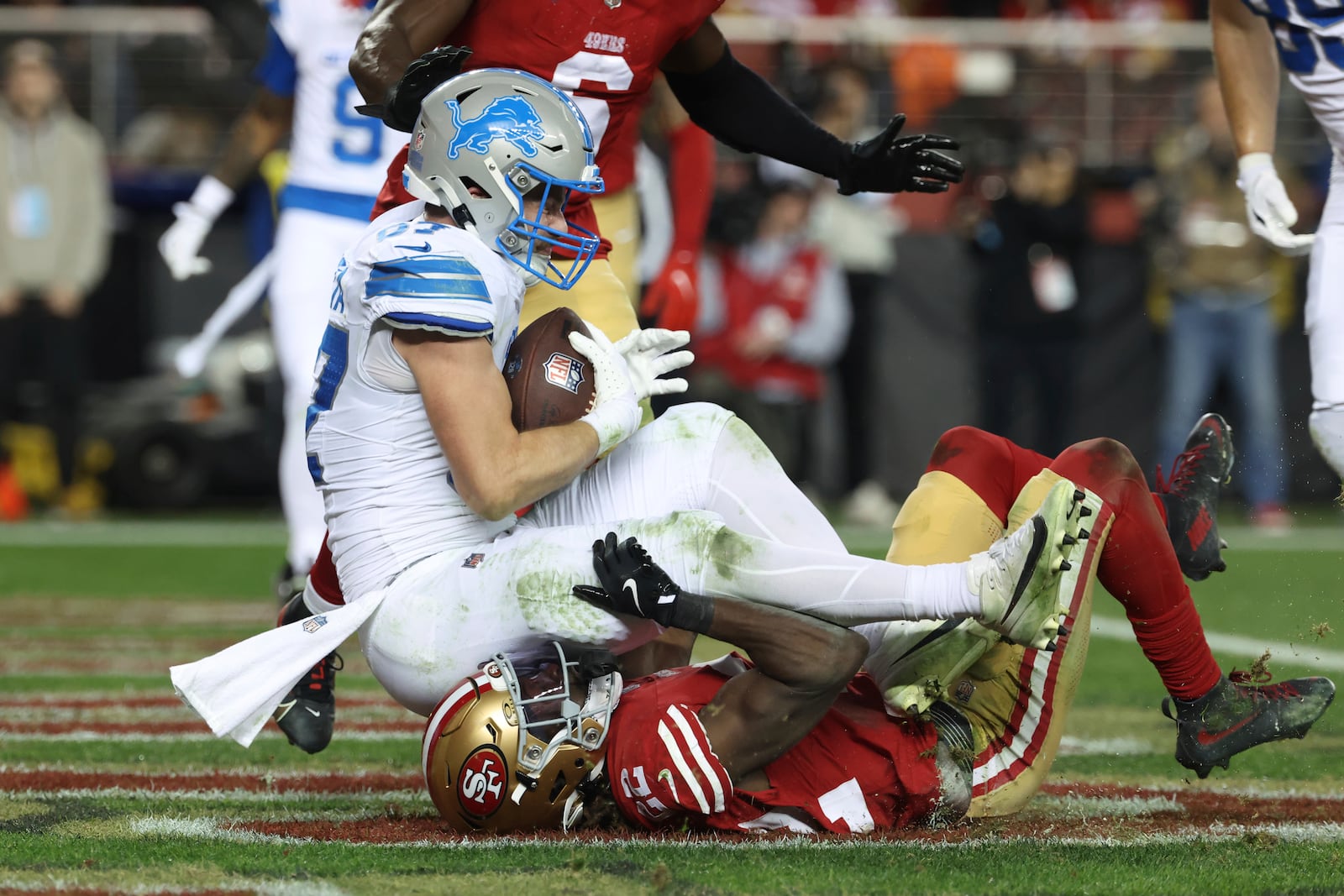 Detroit Lions tight end Sam LaPorta (87) catches a touchdown over San Francisco 49ers cornerback Isaac Yiadom (22) during the second half of an NFL football game Monday, Dec. 30, 2024, in Santa Clara, Calif. (AP Photo/Jed Jacobsohn)