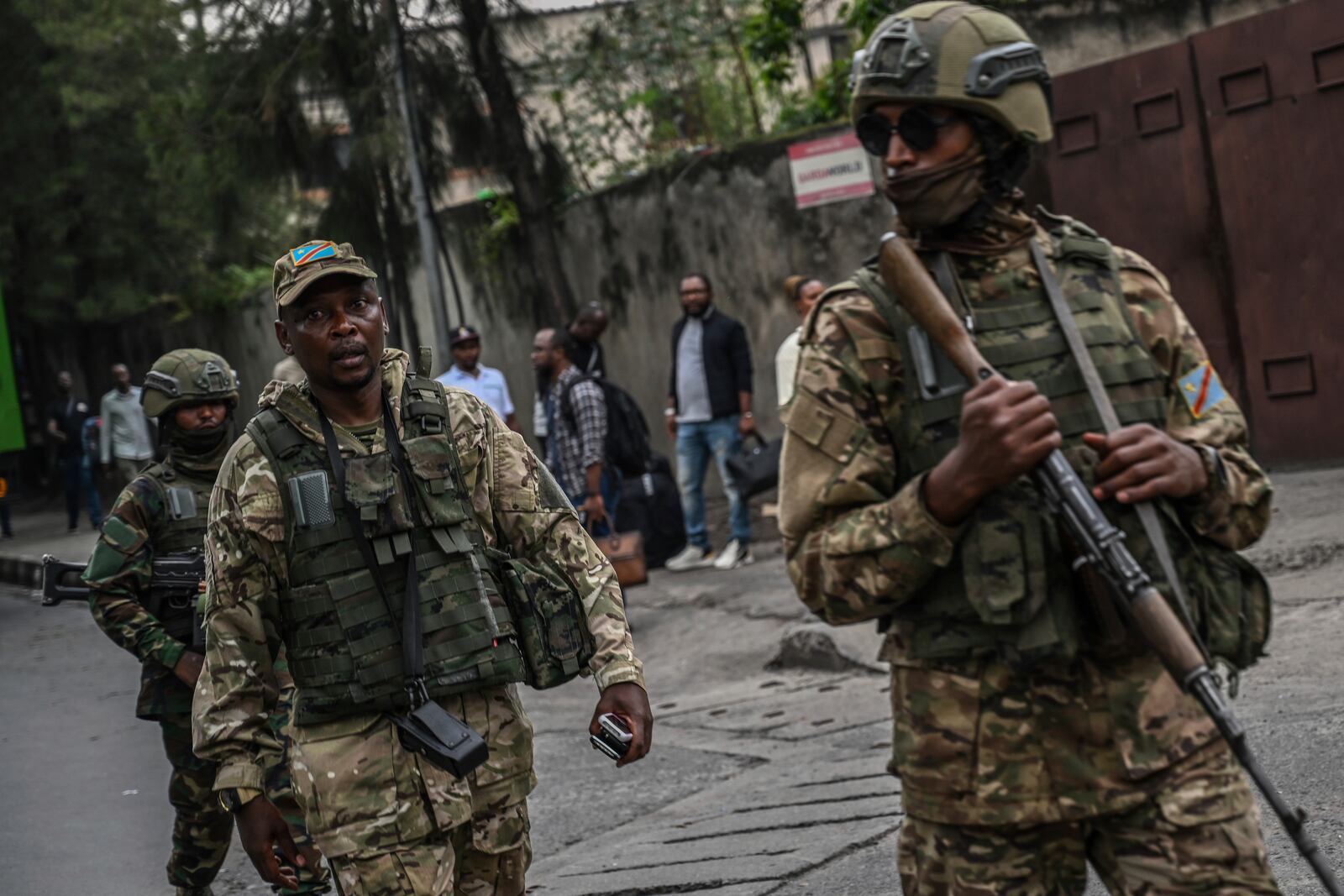 M23 rebels escort Romanian mercenaries to the border crossing into Rwanda in Goma, Democratic Republic of Congo, Wednesday, Jan. 29, 2025.(AP Photo/Moses Sawasawa)