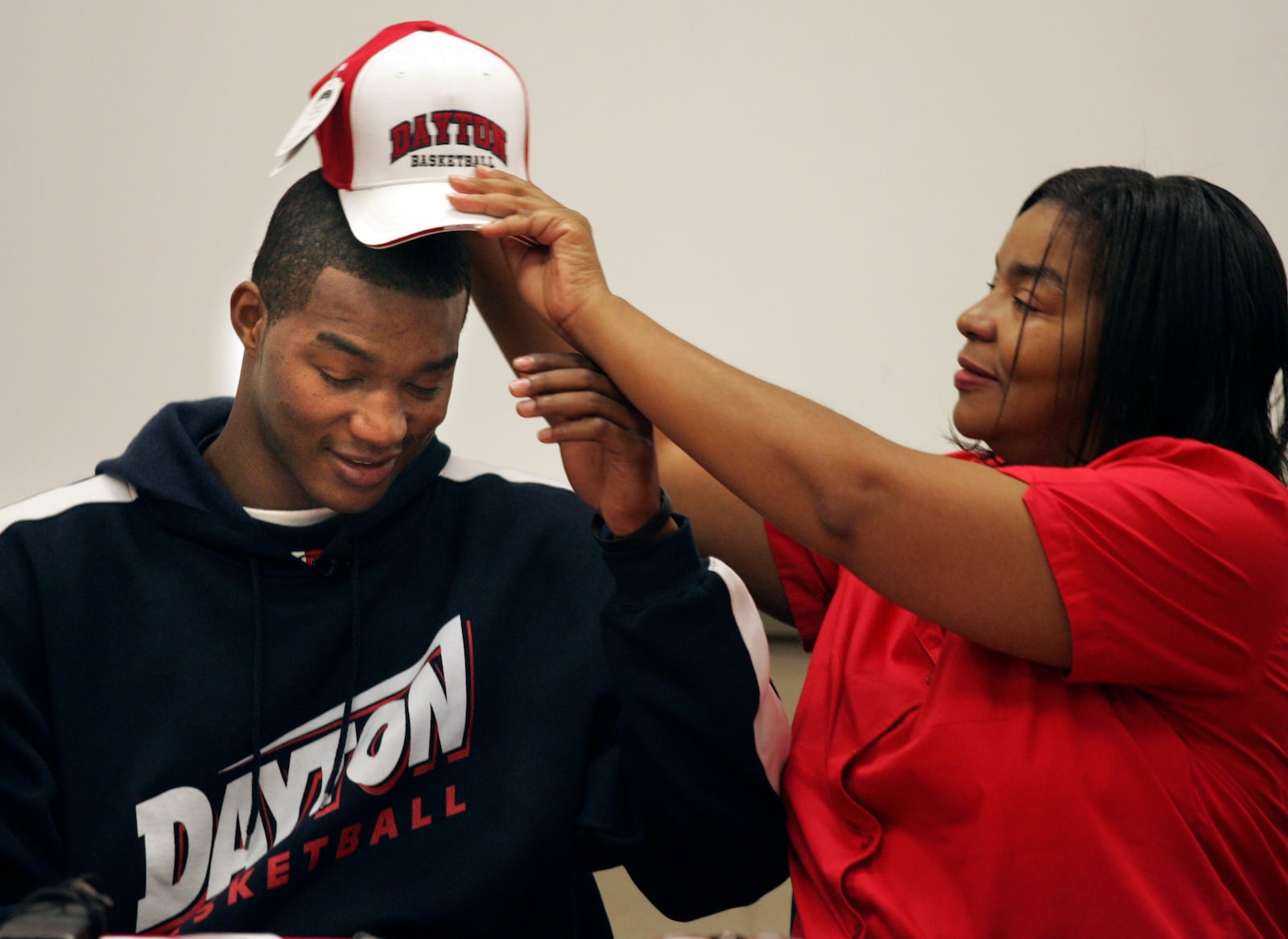 Trotwood-Madison basketball star Chris Wright, with help from his mom Ernestine, signs with UD. FILE