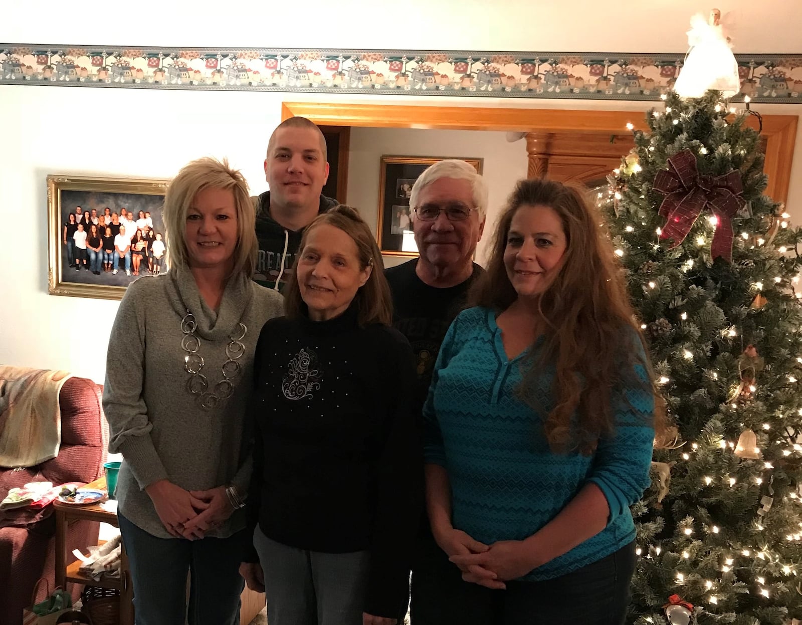 Terry and Diane Warner with their children, Noelle, left, Shane, middle, and Nonnie. Contributed