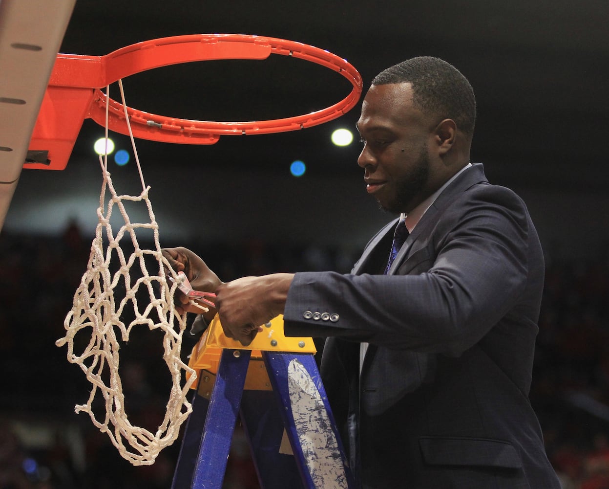 Photos: Dayton Flyers celebrate record-breaking 29th victory