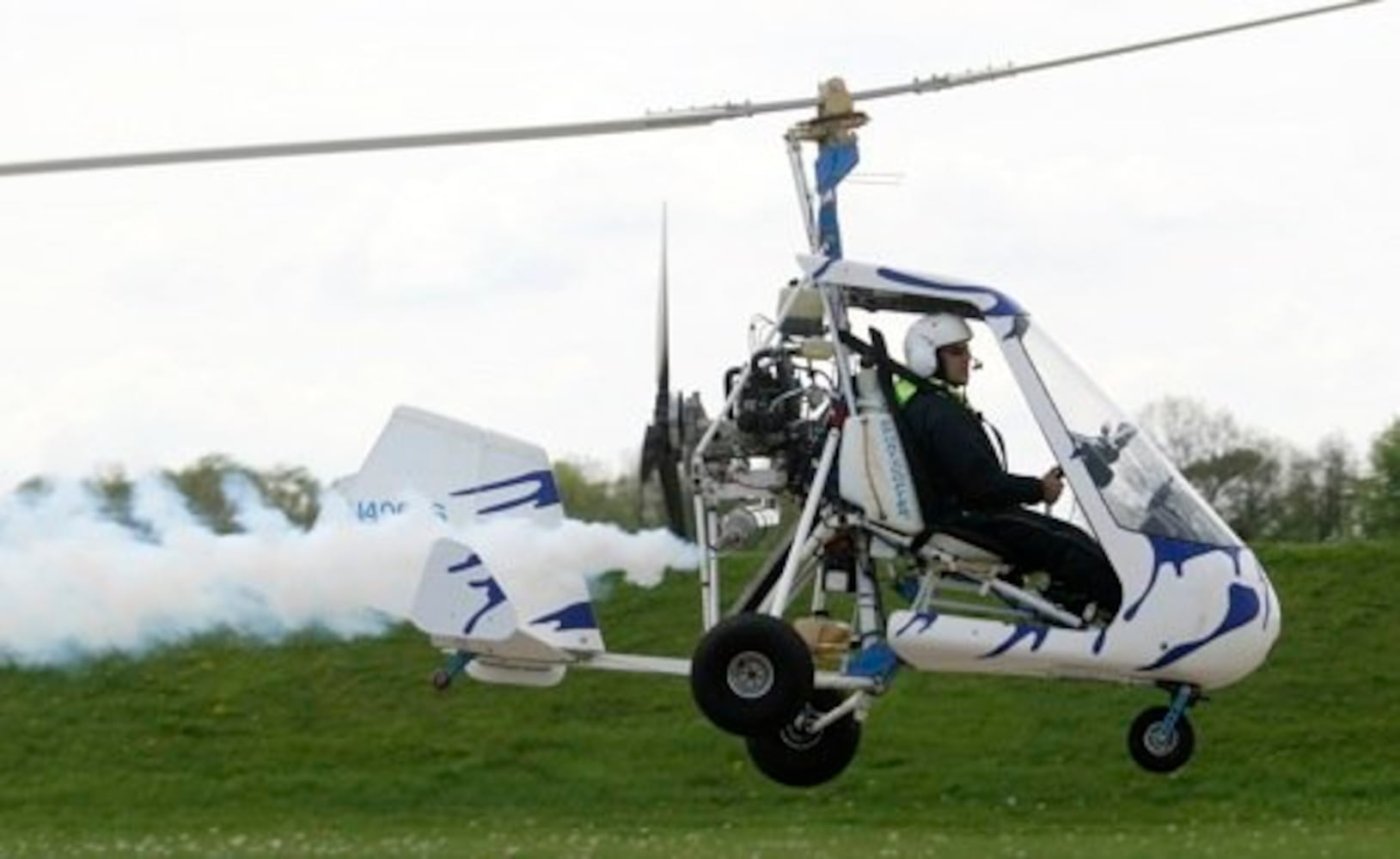 Aircraft fly-in at Moraine Airpark