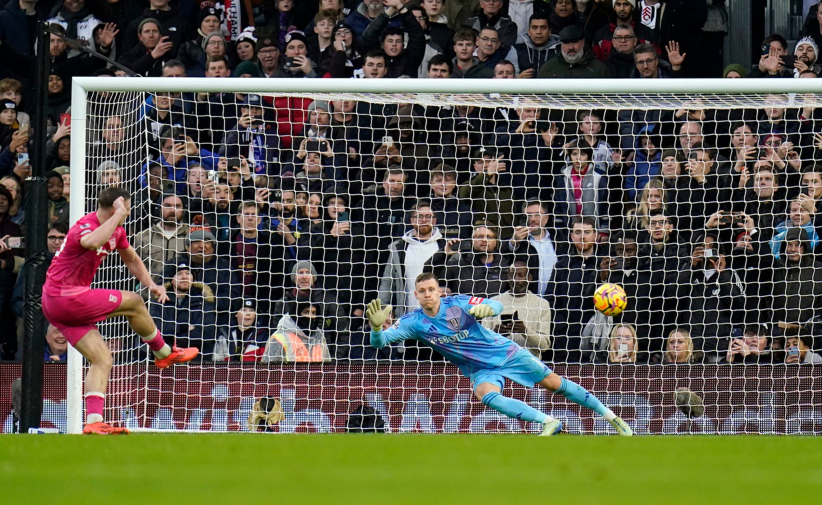 Ipswich Town's Liam Delap, left, scores his sides second goal from the penalty spot during the English Premier League soccer match between Fulham and Ipswich Town at Craven Cottage stadium, London, Sunday Jan. 5, 2025. (Andrew Matthews/PA via AP)