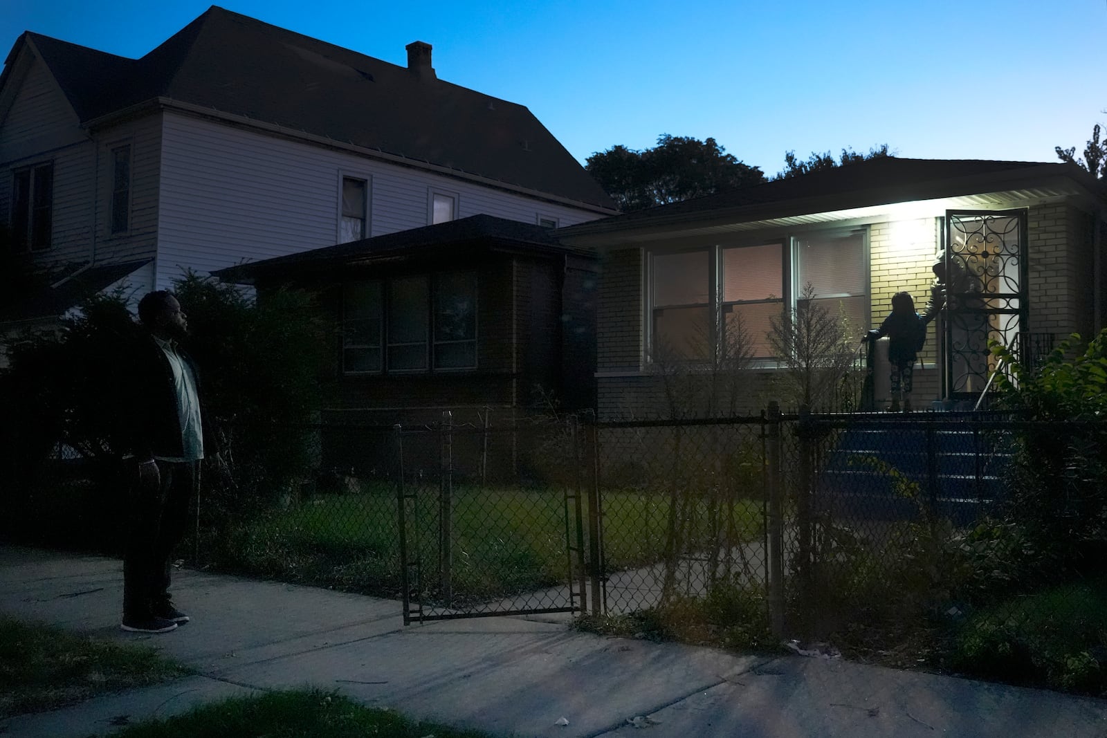 PiggyBack Network co-founder & CEO Ismael El-Amin waits outside the home of Messiah Robinson, 6, on Friday, Oct. 18, 2024, one of two children he will drive to school as part of the PiggyBack ride-share network in Chicago. (AP Photo/Charles Rex Arbogast)